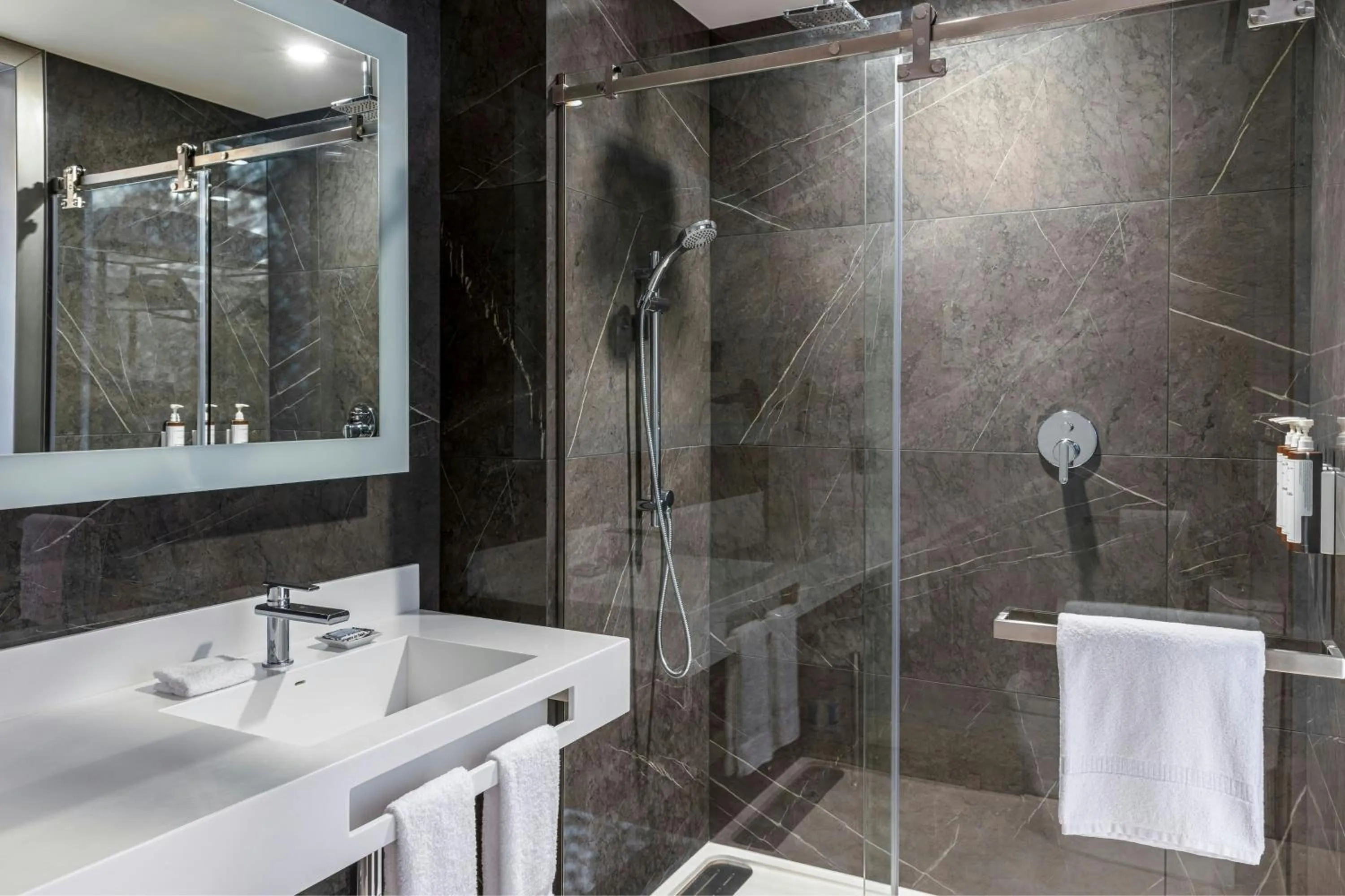 Bathroom in AC Hotel San Jose Airport Belen