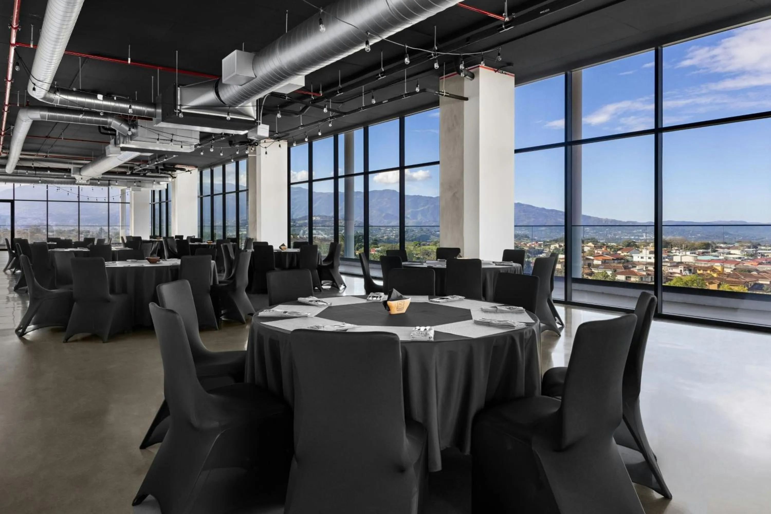 Meeting/conference room in AC Hotel San Jose Airport Belen