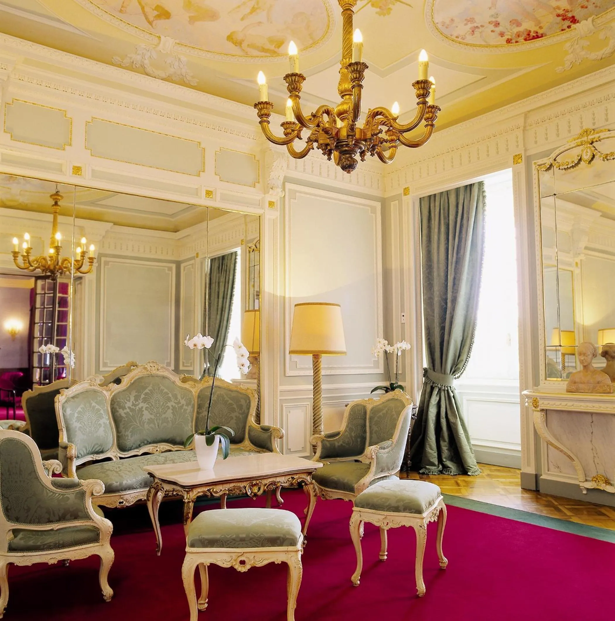 Communal lounge/ TV room in Grand Hotel Majestic