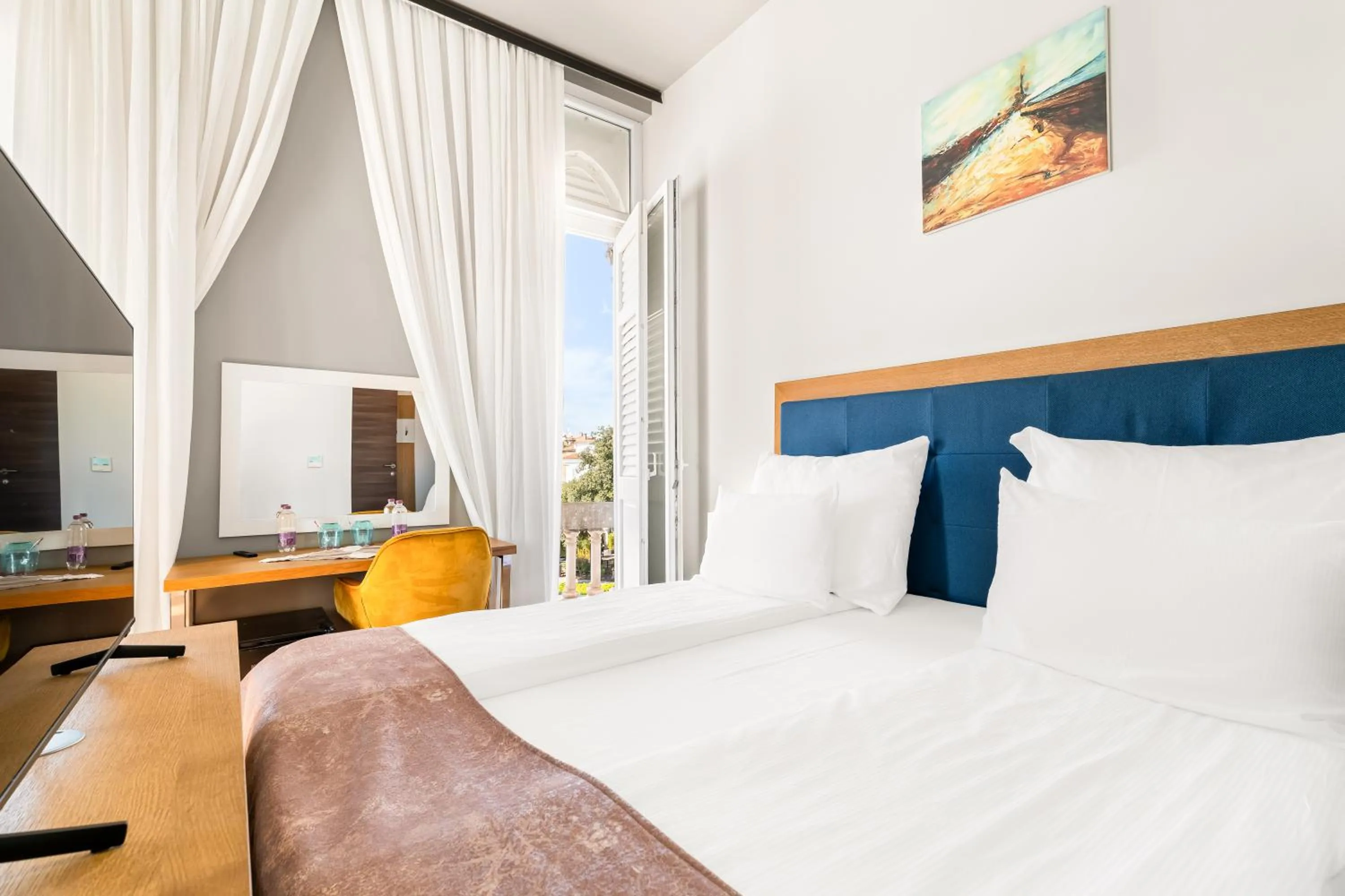 Photo of the whole room in Hotel Dua Residence