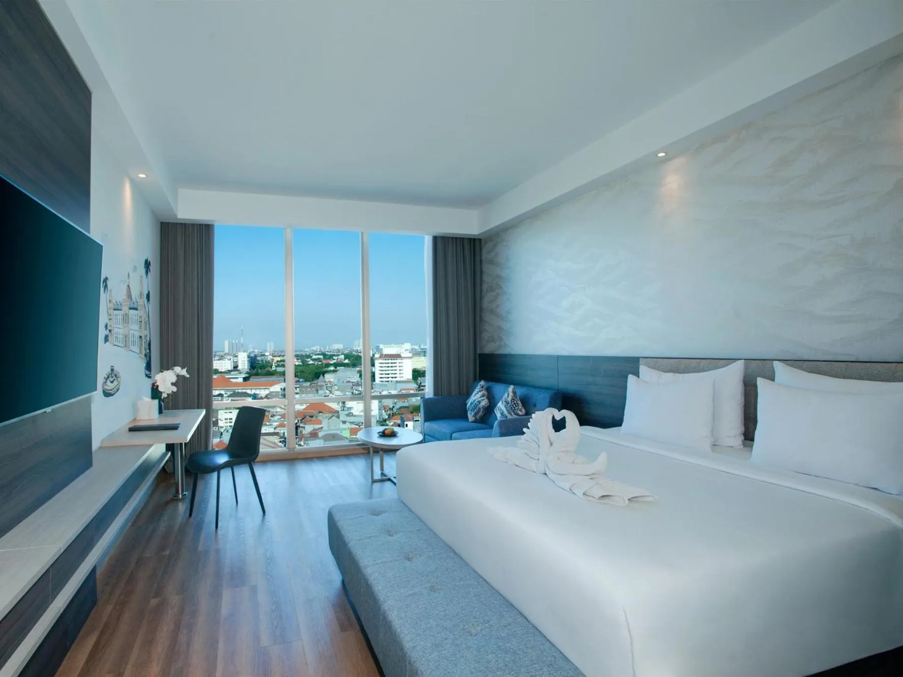 View (from property/room), Bed in Platinum Hotel Tunjungan Surabaya