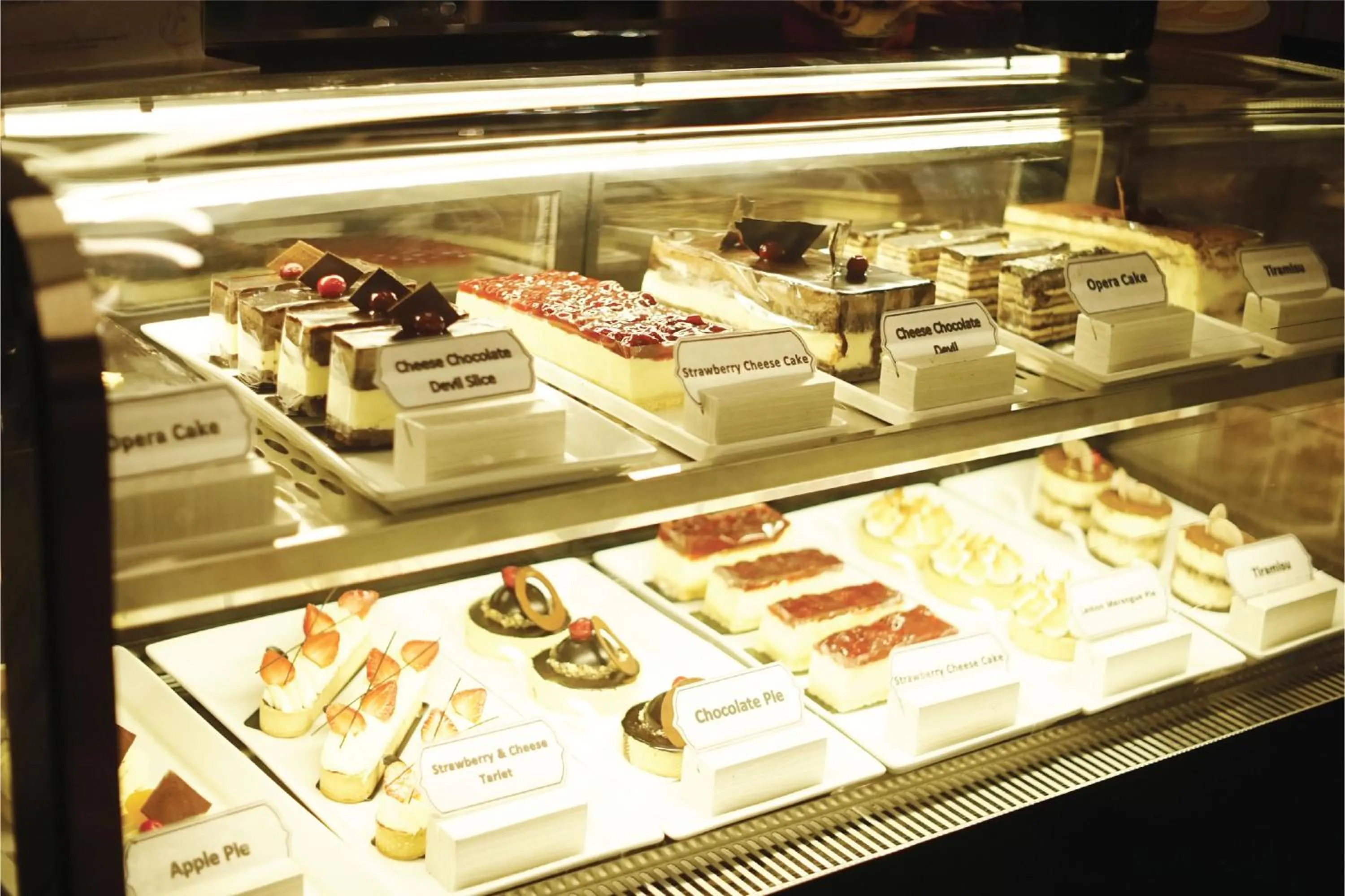 Lounge or bar in Platinum Hotel Tunjungan Surabaya