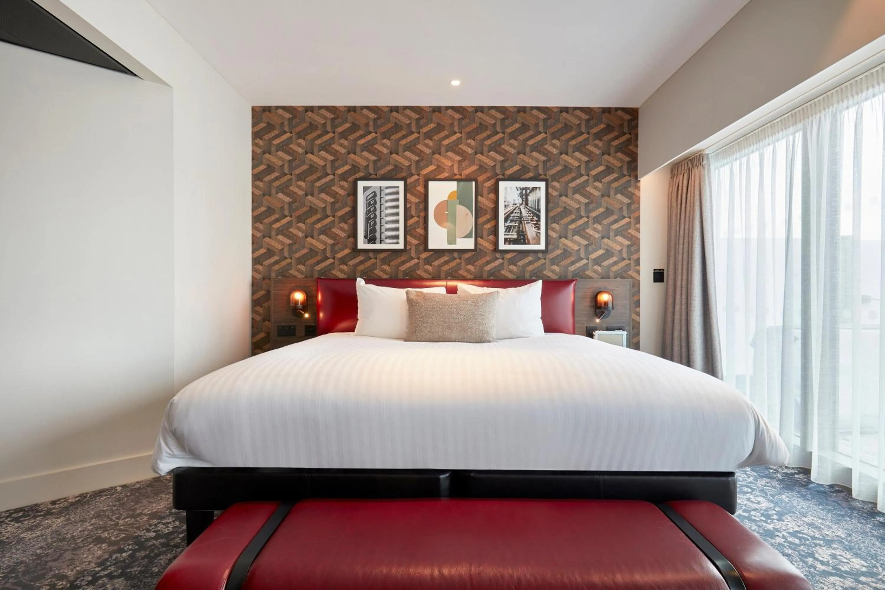 Photo of the whole room, Bed in voco Leicester by IHG