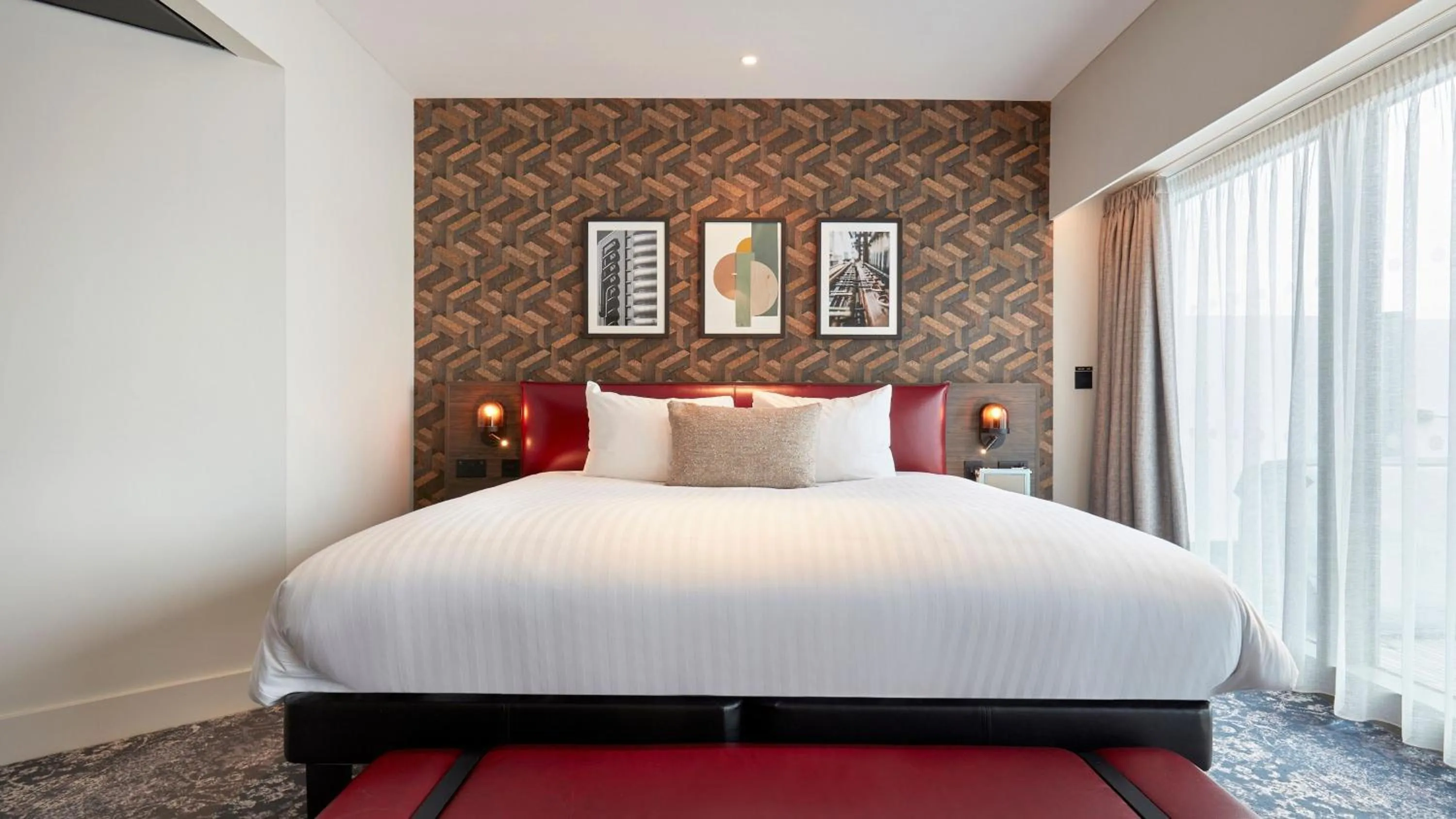 Photo of the whole room, Bed in voco Leicester by IHG