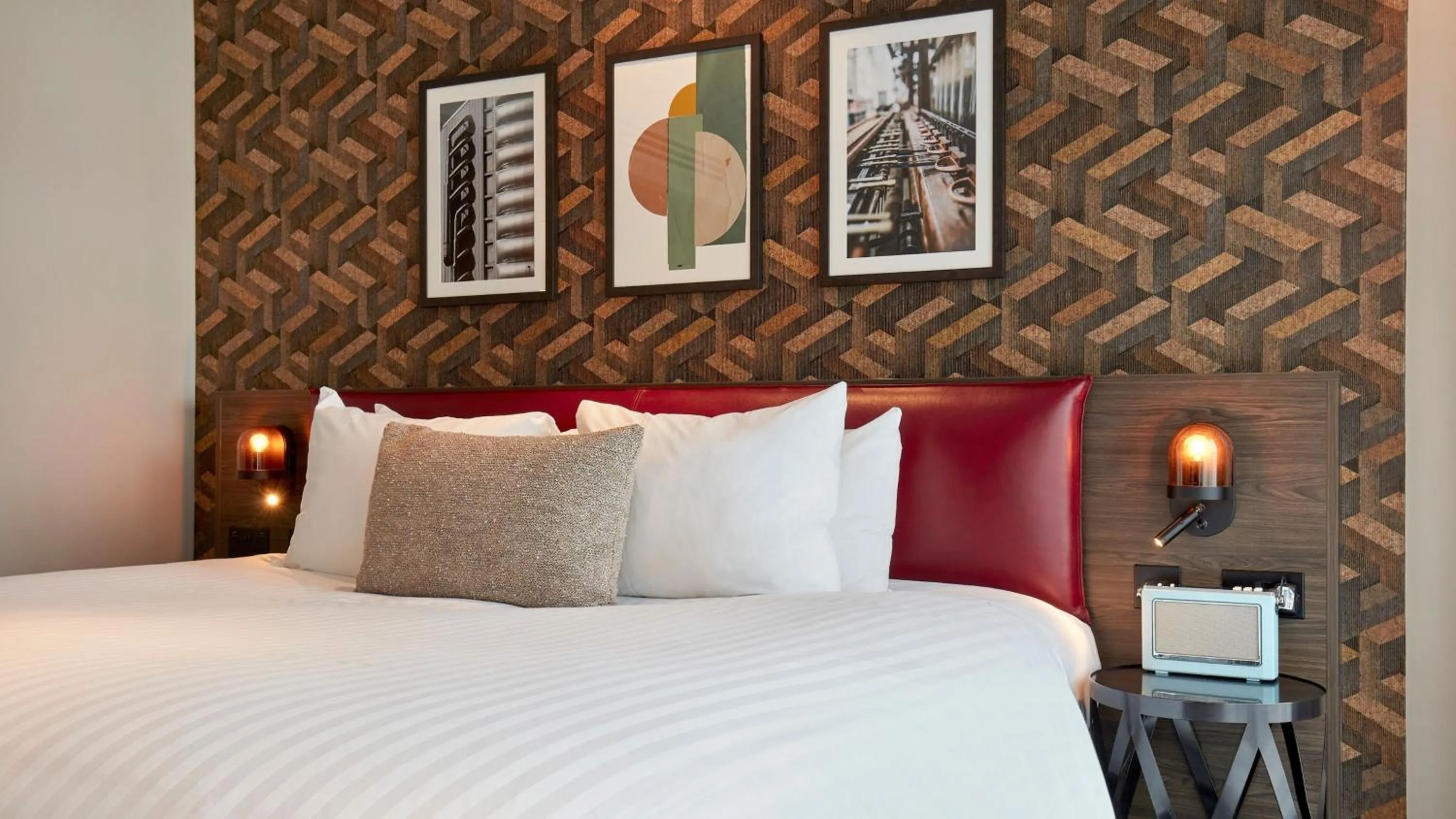 Photo of the whole room, Bed in voco Leicester by IHG