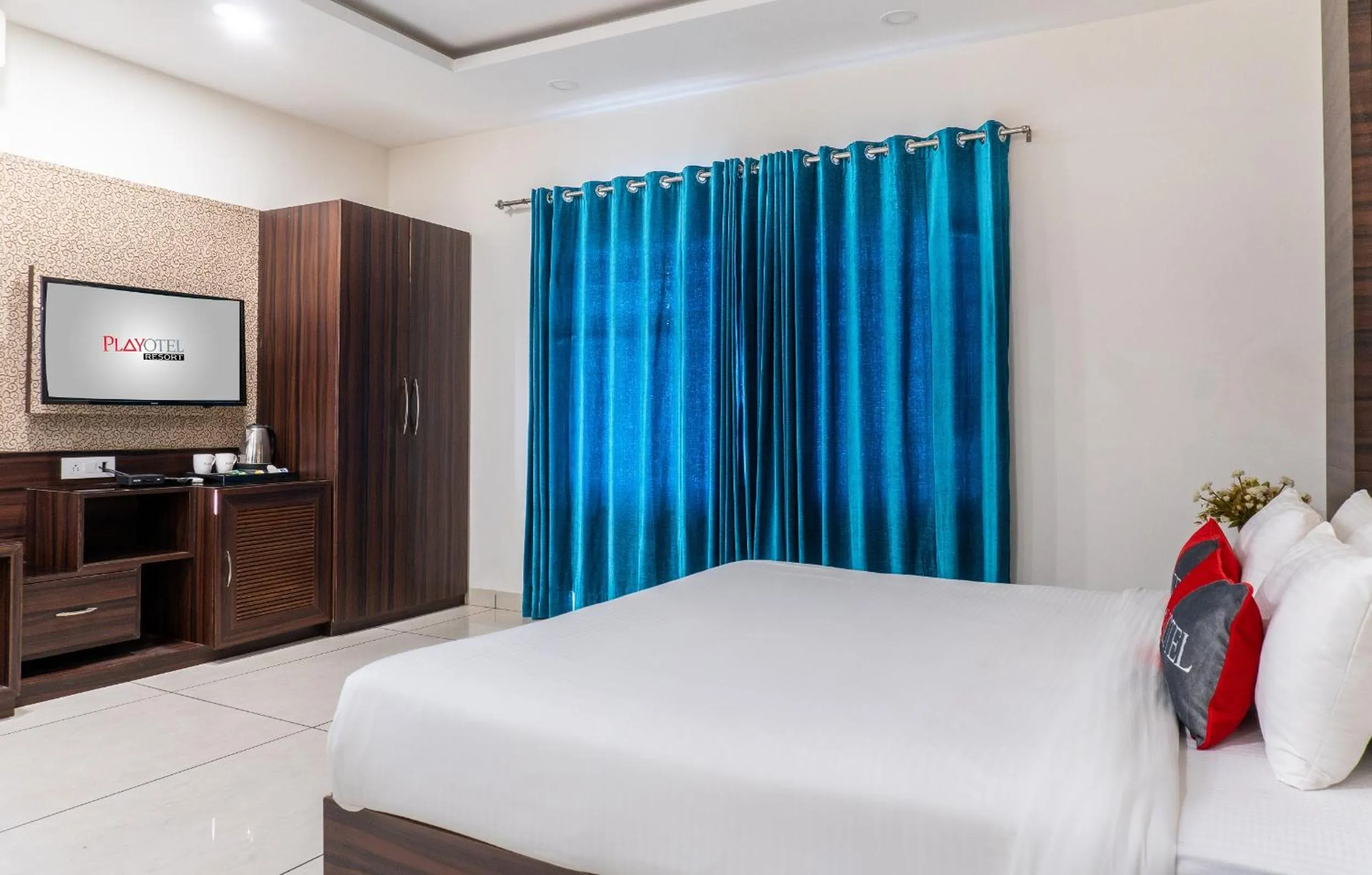 Bed in Playotel Resort Bhopal