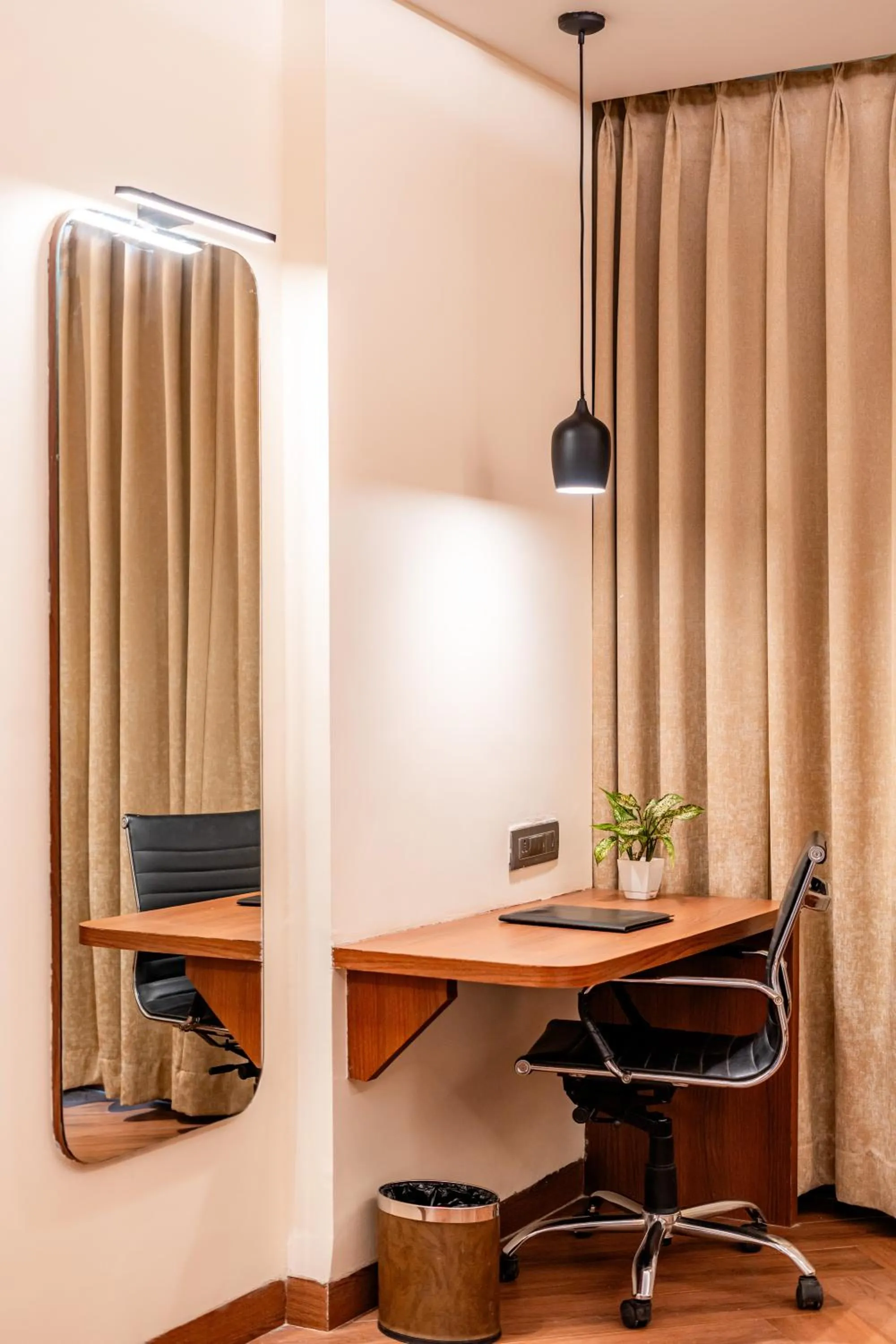 hair dresser in Playotel Resort Bhopal