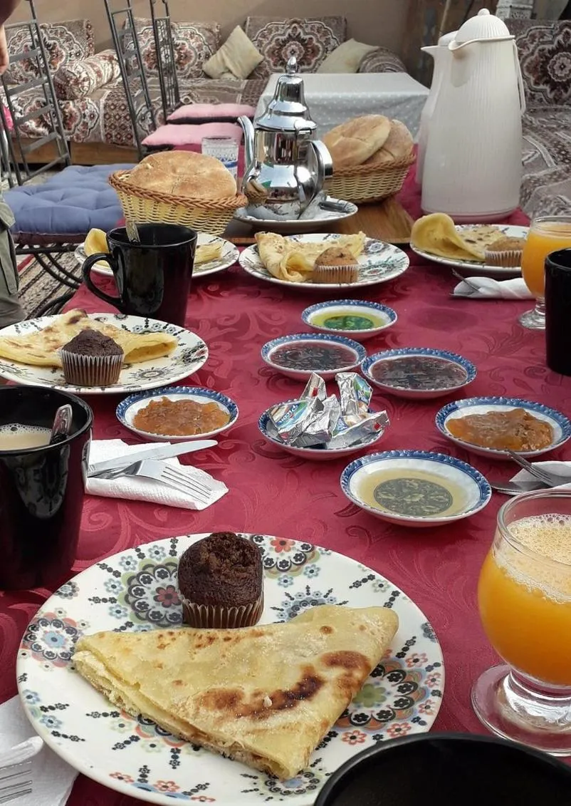 Restaurant/places to eat in Riad Nouhal