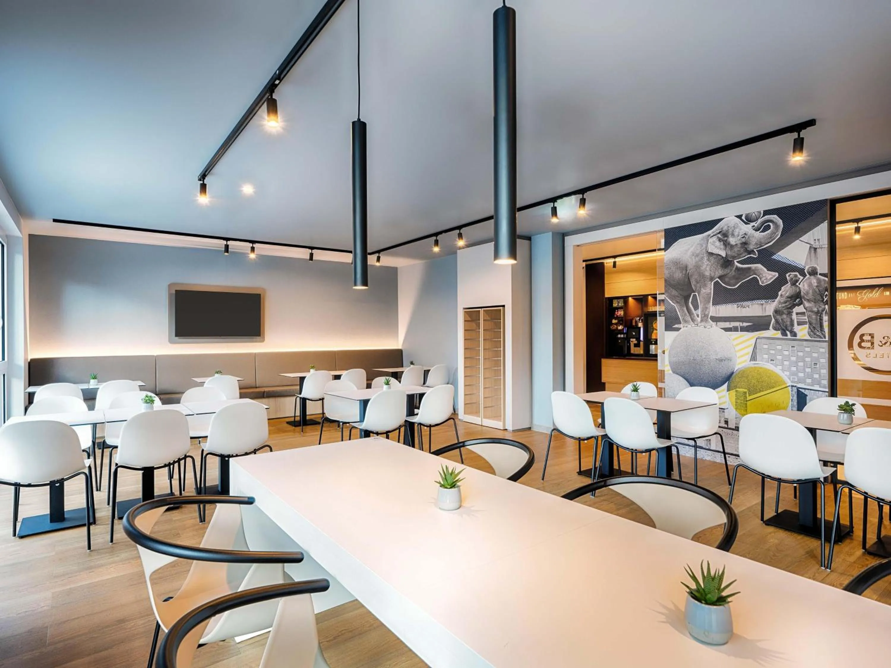 Meeting/conference room in B&B HOTEL Gießen-City