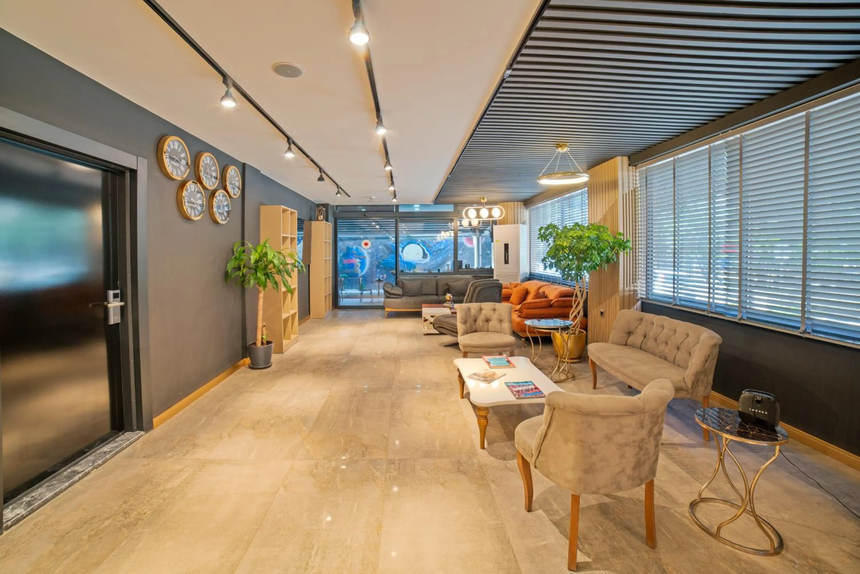 Seating area in City Moonlight Apart Hotel