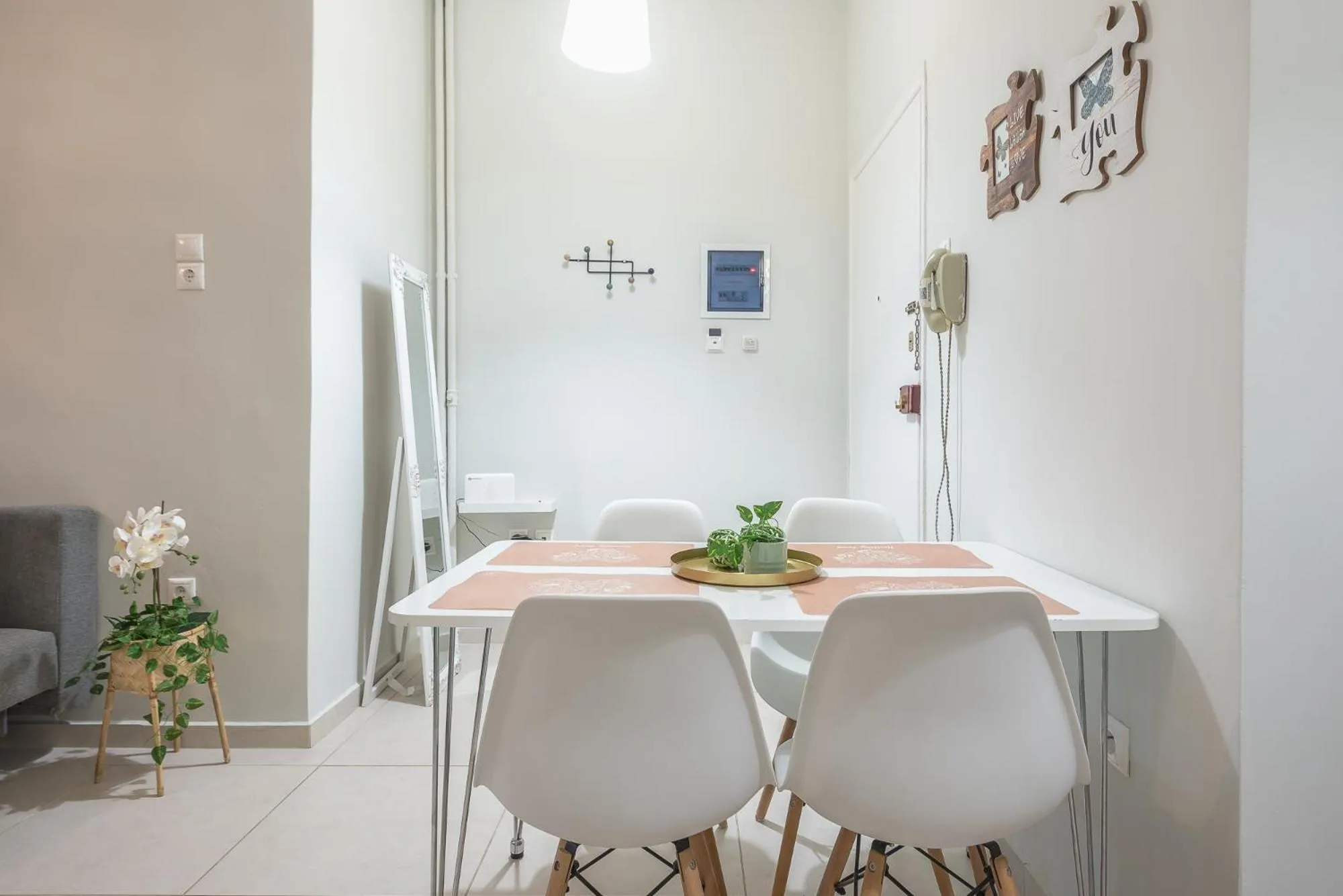 Dining area in Erythros Boutique Suite By Cloudkeys