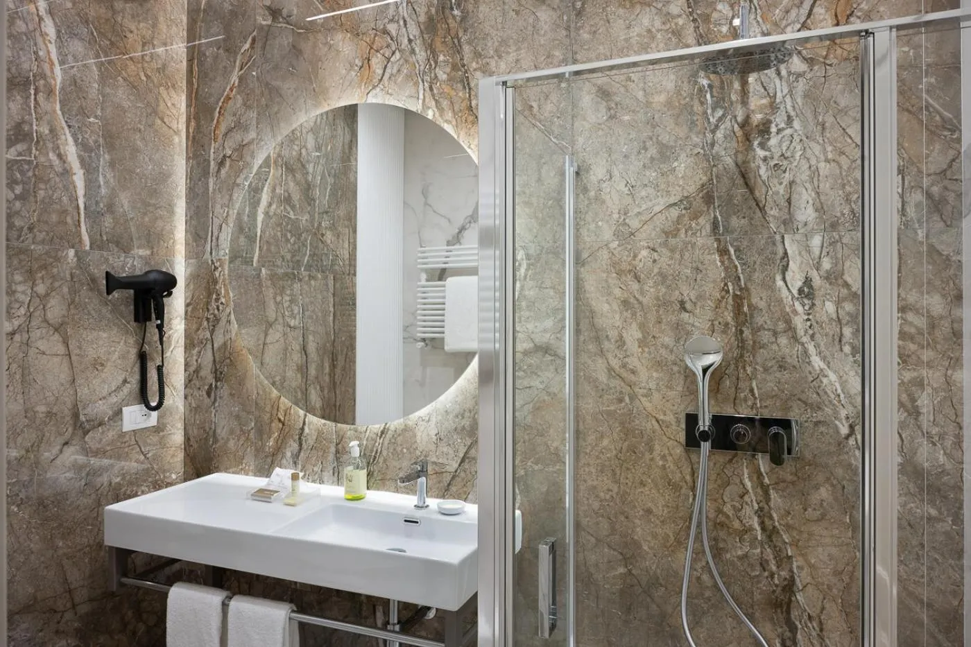 Shower in Hotel Ilaria