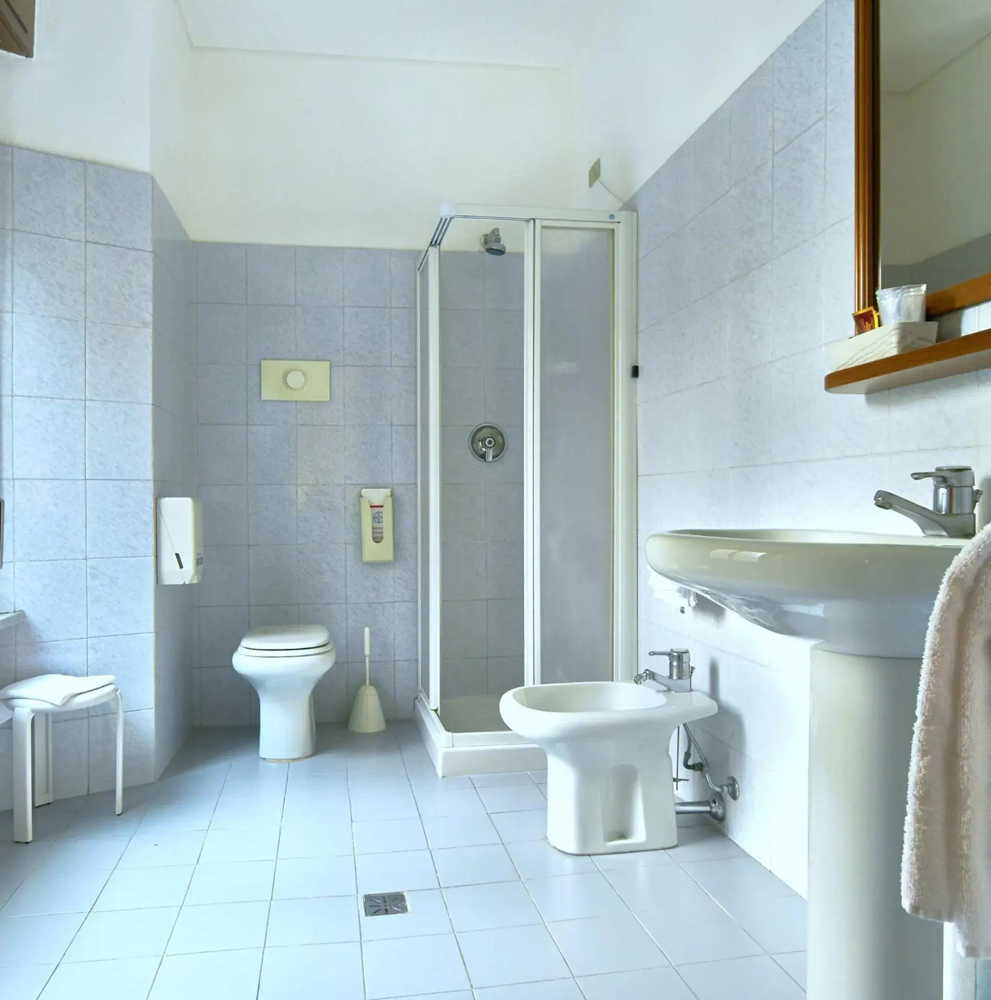 Triple Room in Hotel Pavone Triple Room in Hotel Pavone