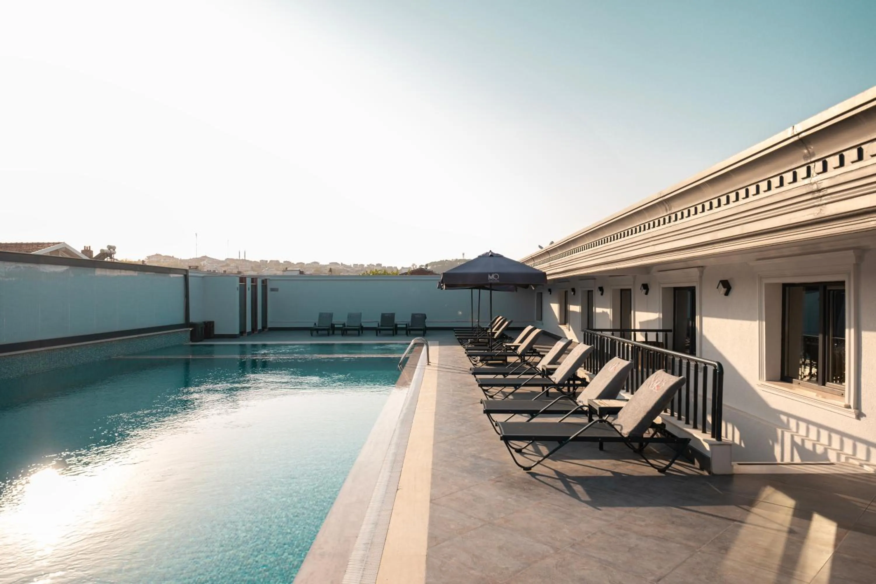 MQ Hotel Suites & SPA