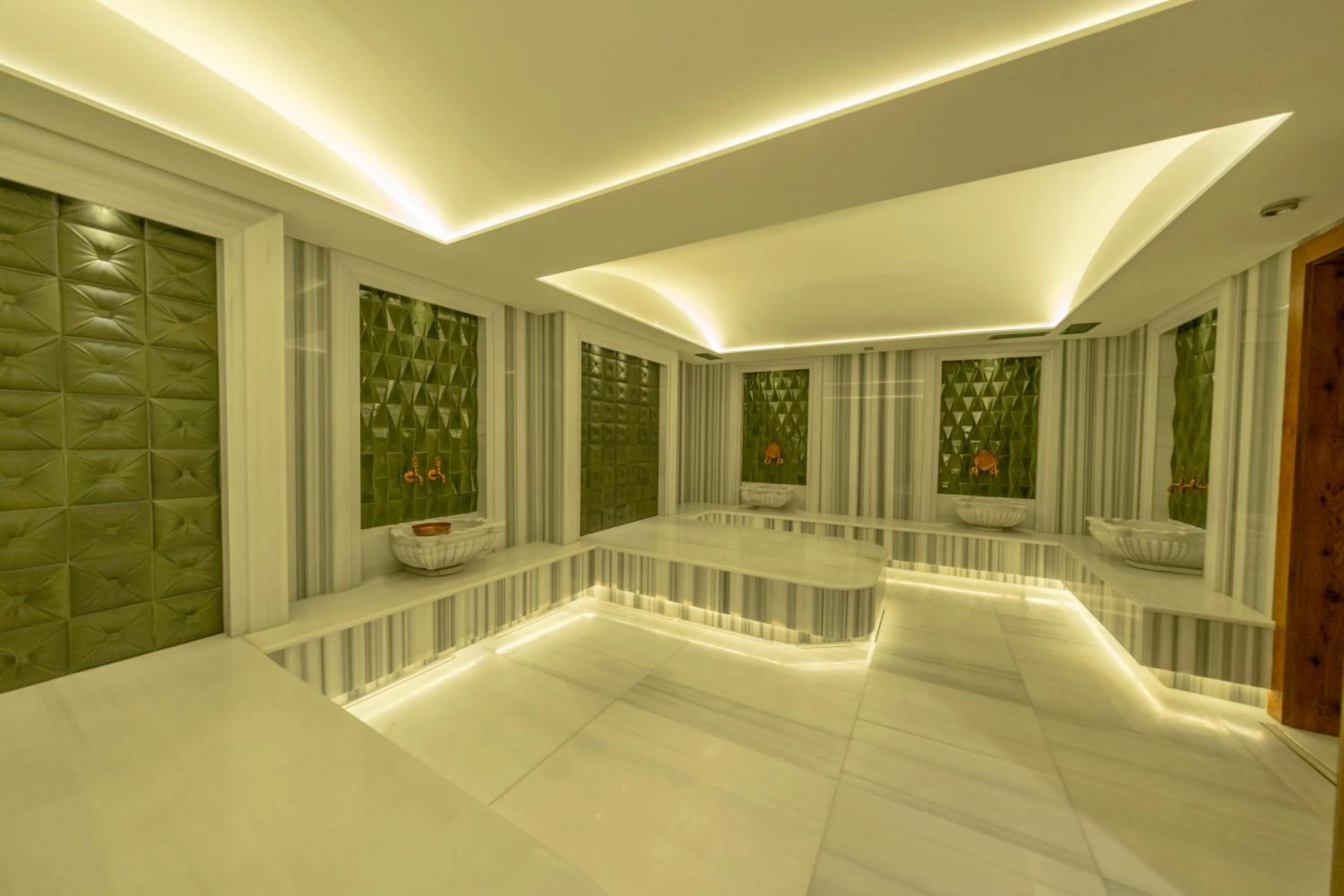 Bed in MQ Hotel Suites & SPA