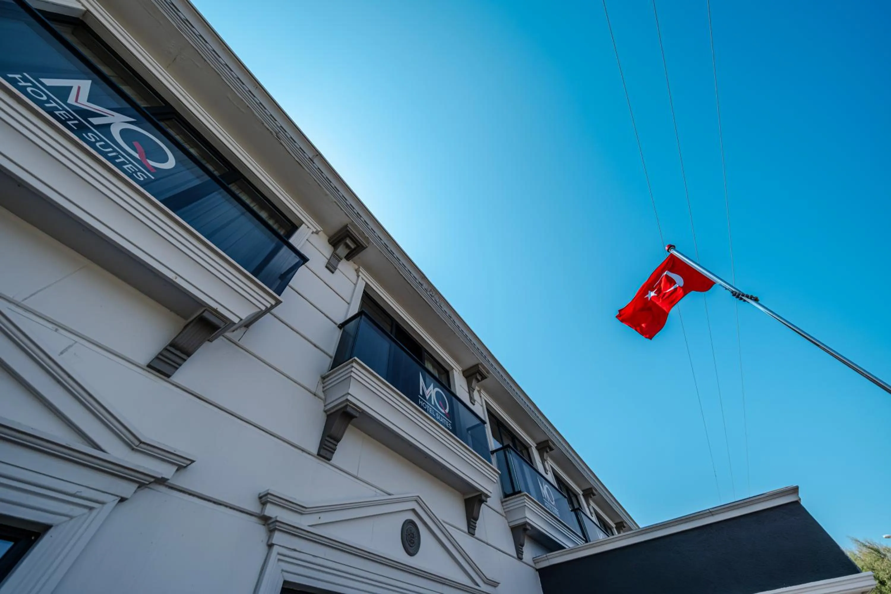 MQ Hotel Suites & SPA