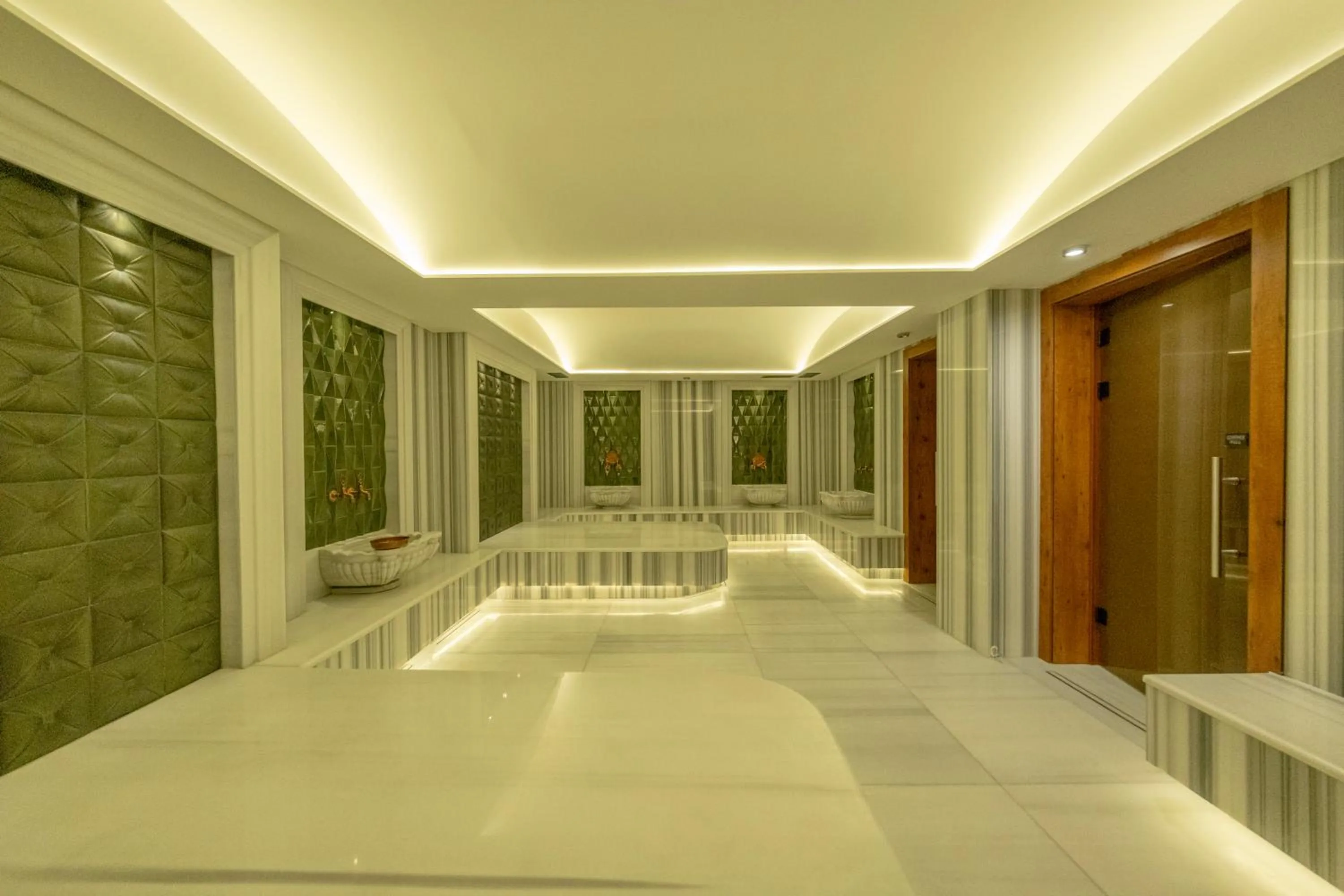 Public Bath in MQ Hotel Suites & SPA