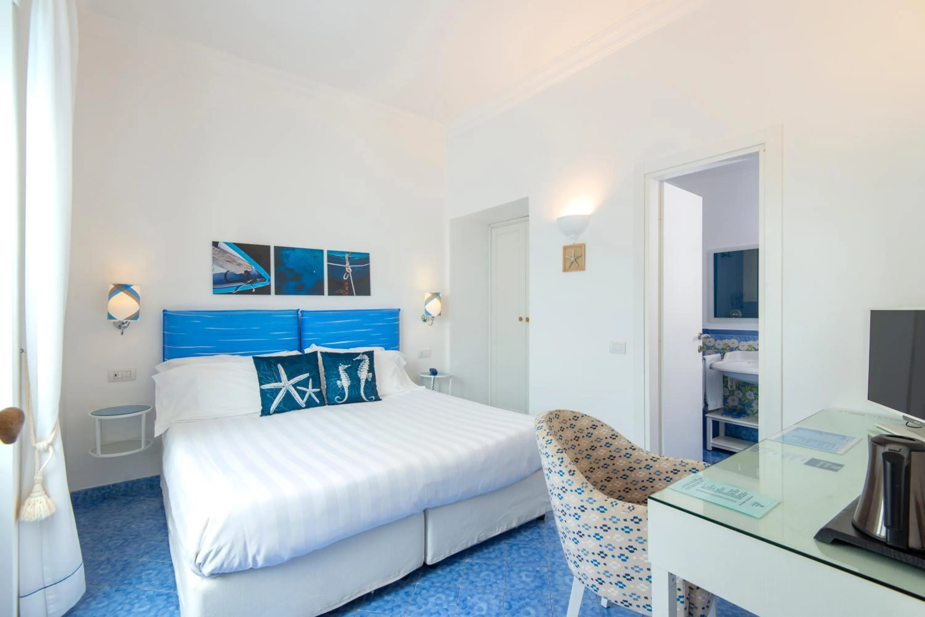 Bedroom, Bed in Relais Maresca Luxury Small Hotel & Terrace Restaurant