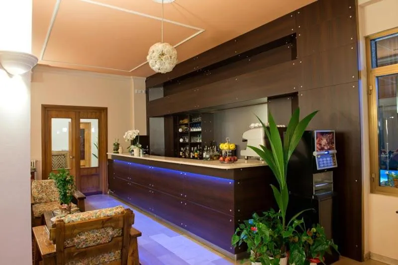 Restaurant/places to eat in Hotel Europa