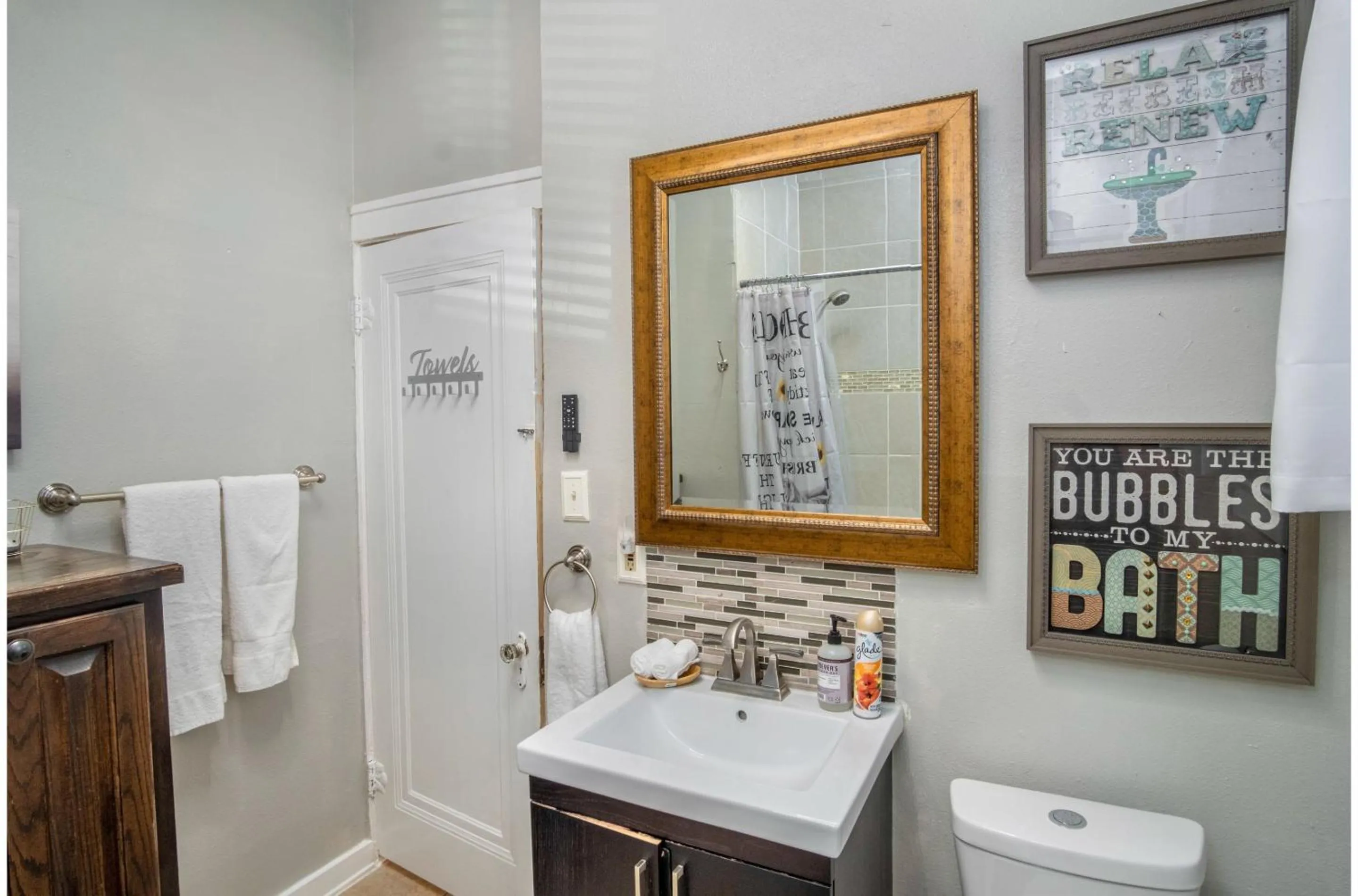 Bathroom in Stunning 3 BR Home Near DT Alamodome - Riverwalk