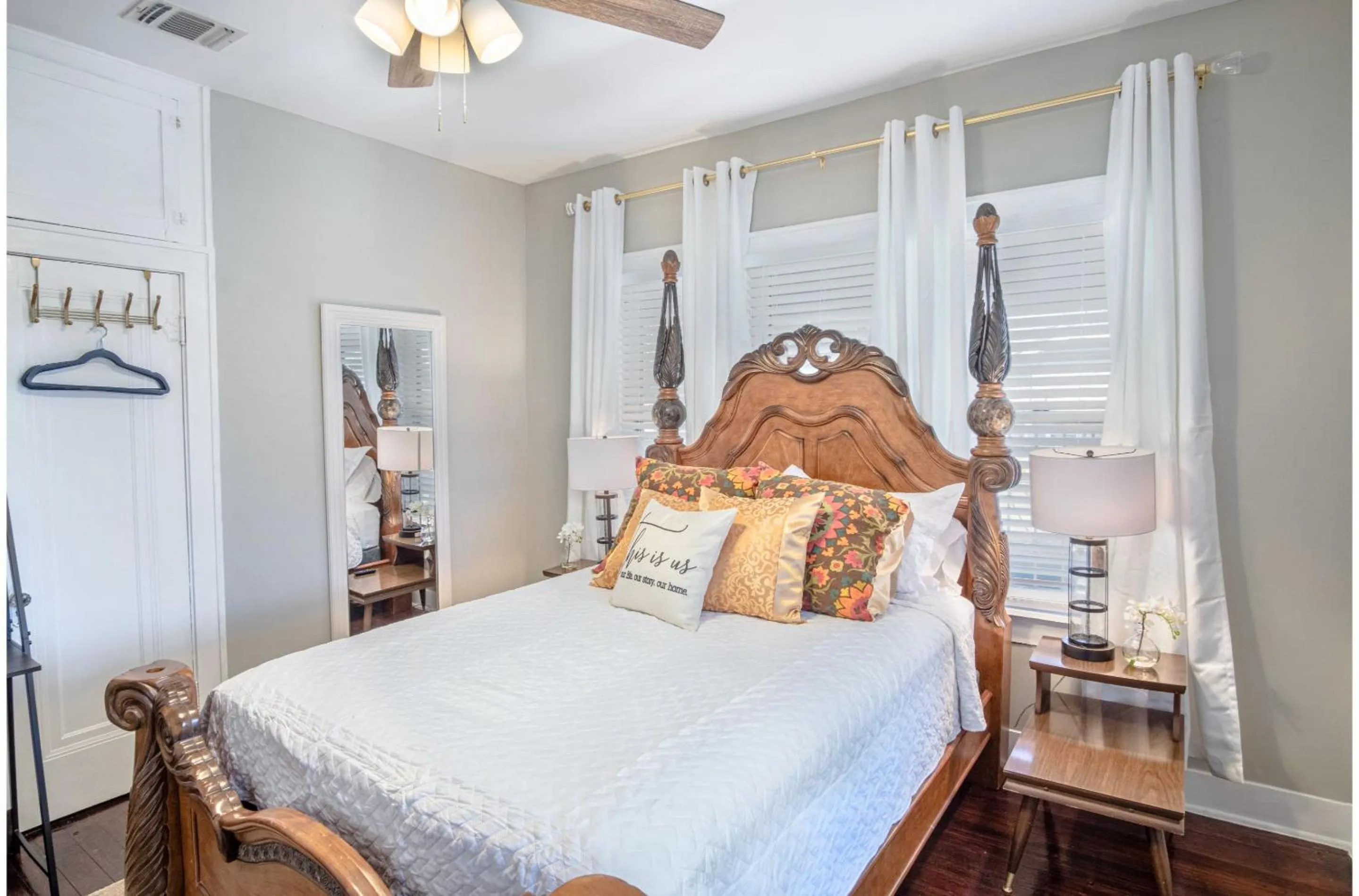 Bed in Stunning 3 BR Home Near DT Alamodome - Riverwalk