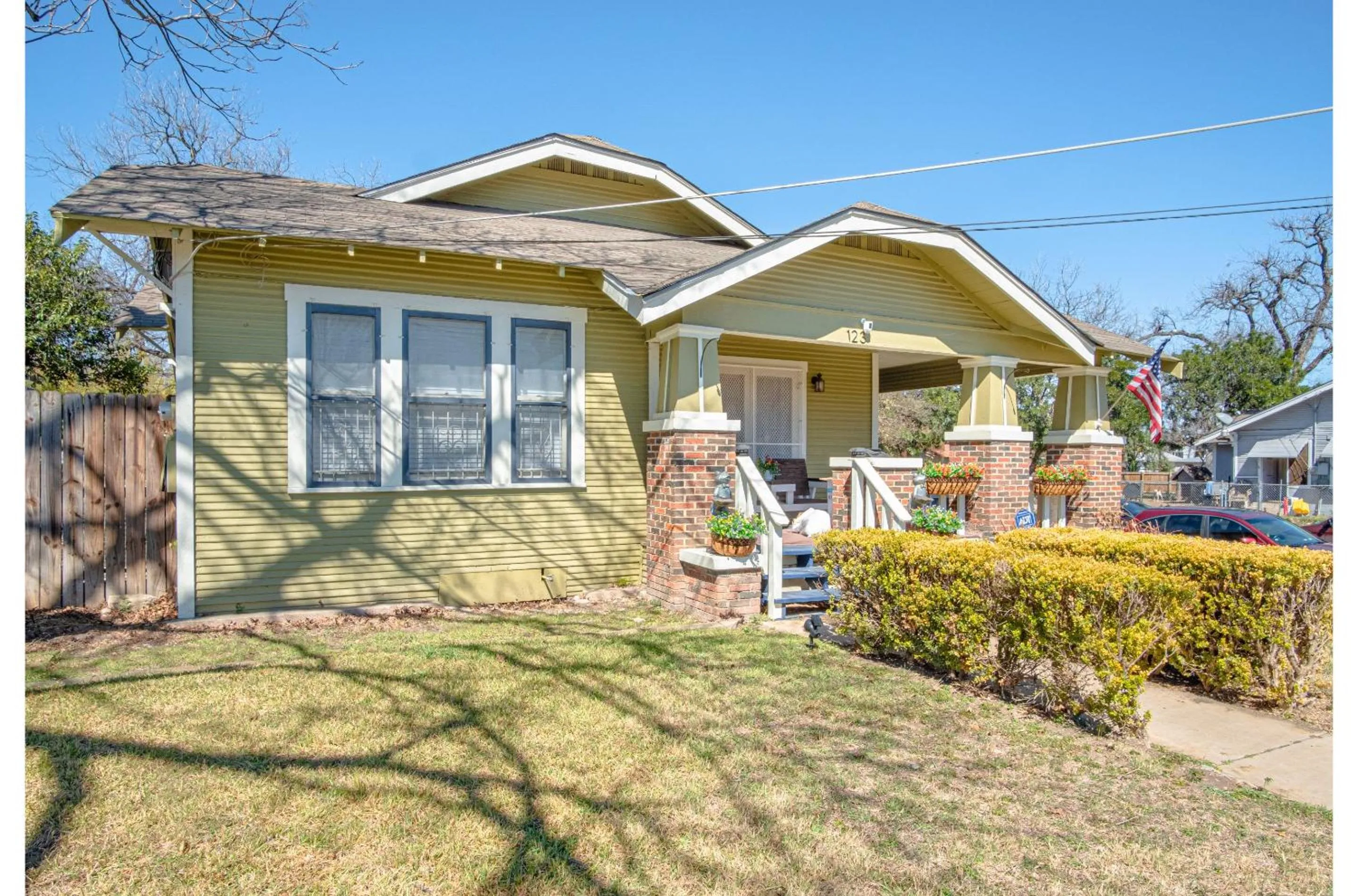 Property building in Stunning 3 BR Home Near DT Alamodome - Riverwalk