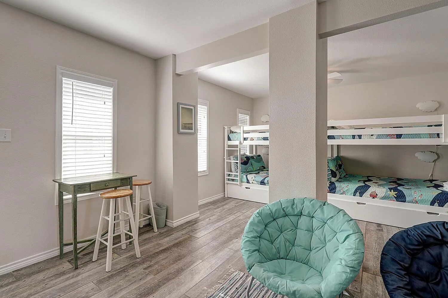 Other, Bed in It Is Fine LCV26 Pet Friendly