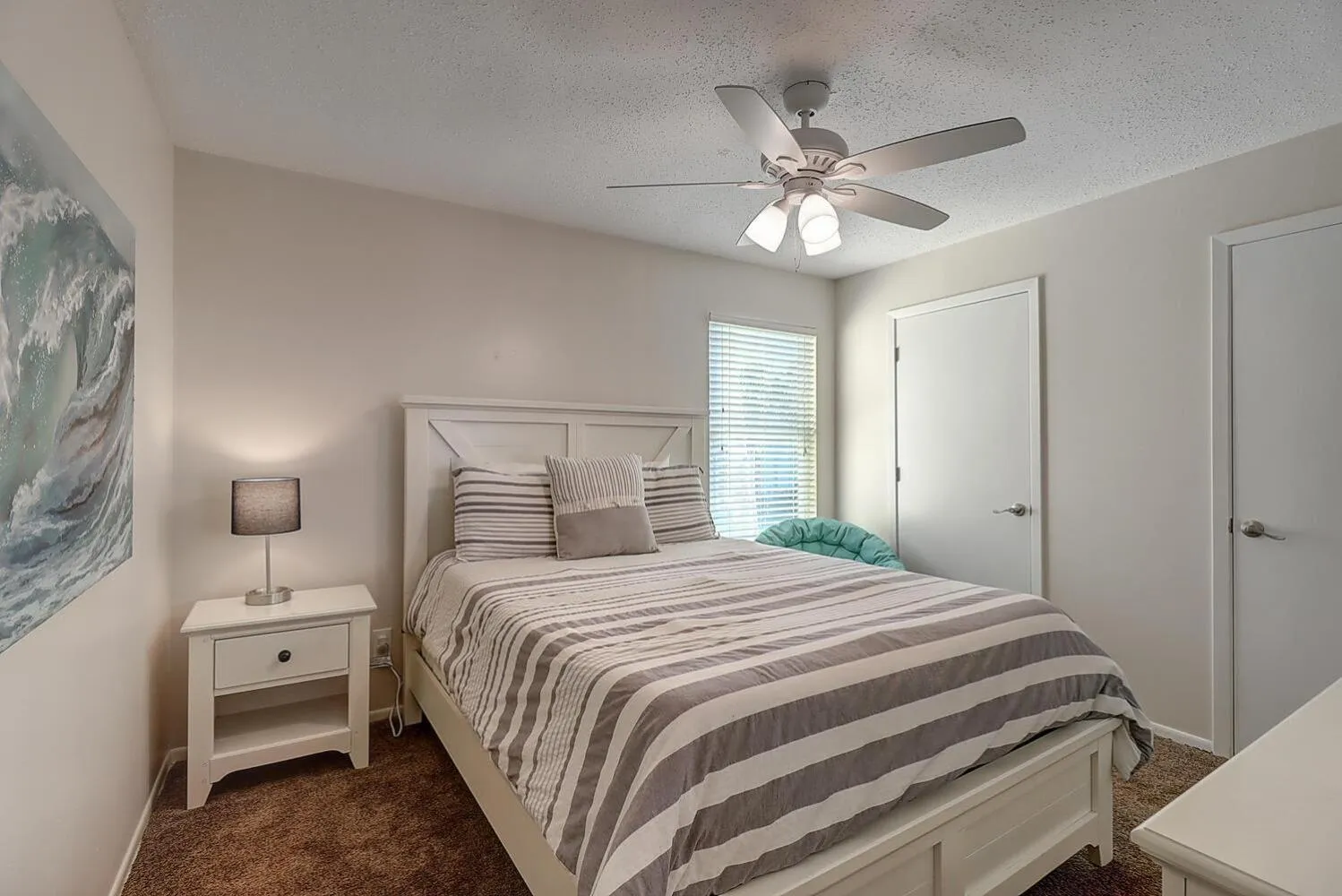 Other, Bed in It Is Fine LCV26 Pet Friendly