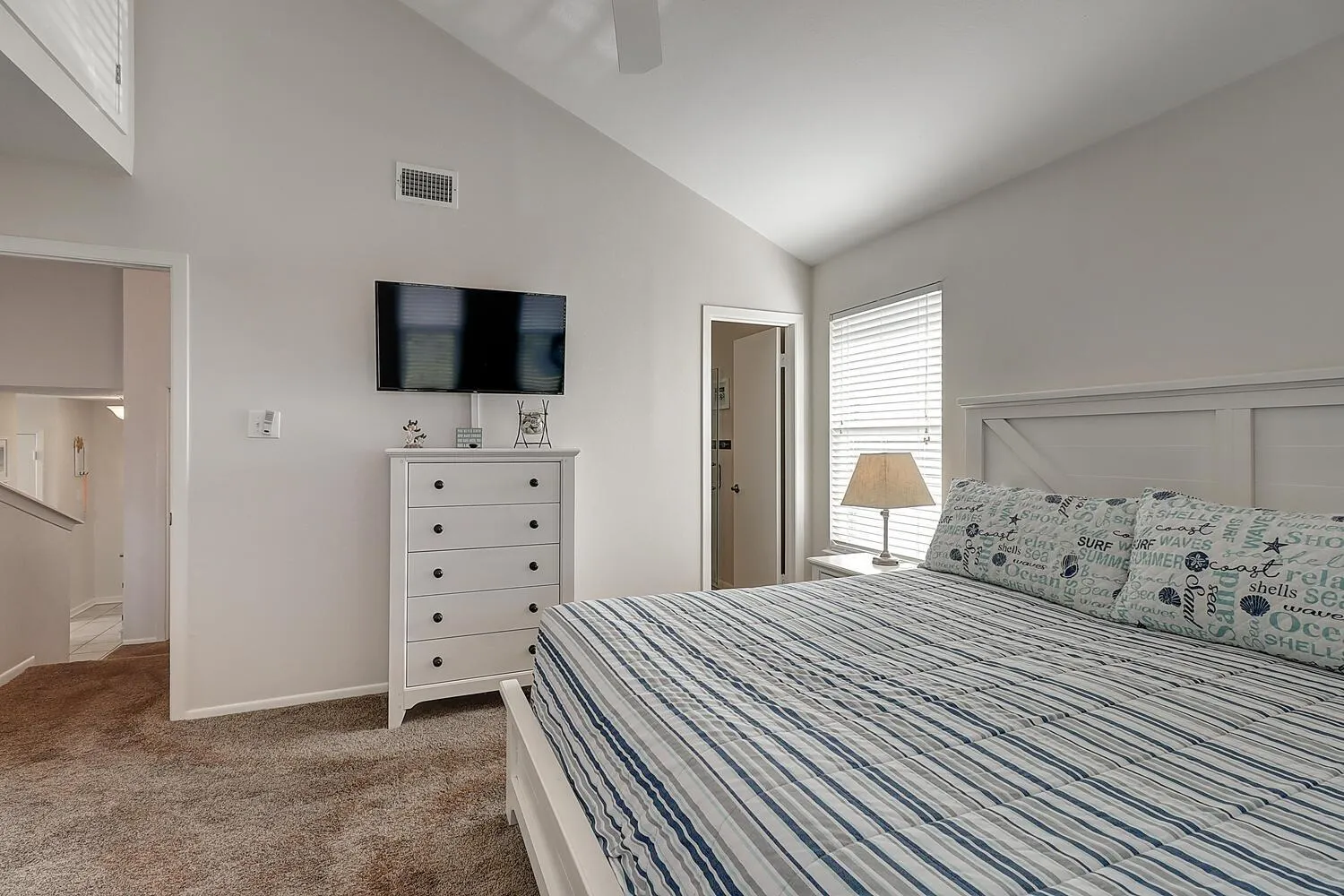 Other, Bed in It Is Fine LCV26 Pet Friendly