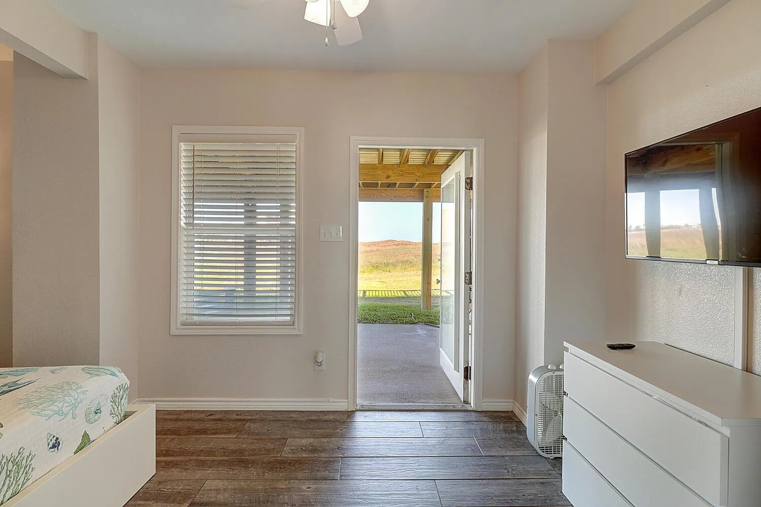 Other, Bed in It Is Fine LCV26 Pet Friendly