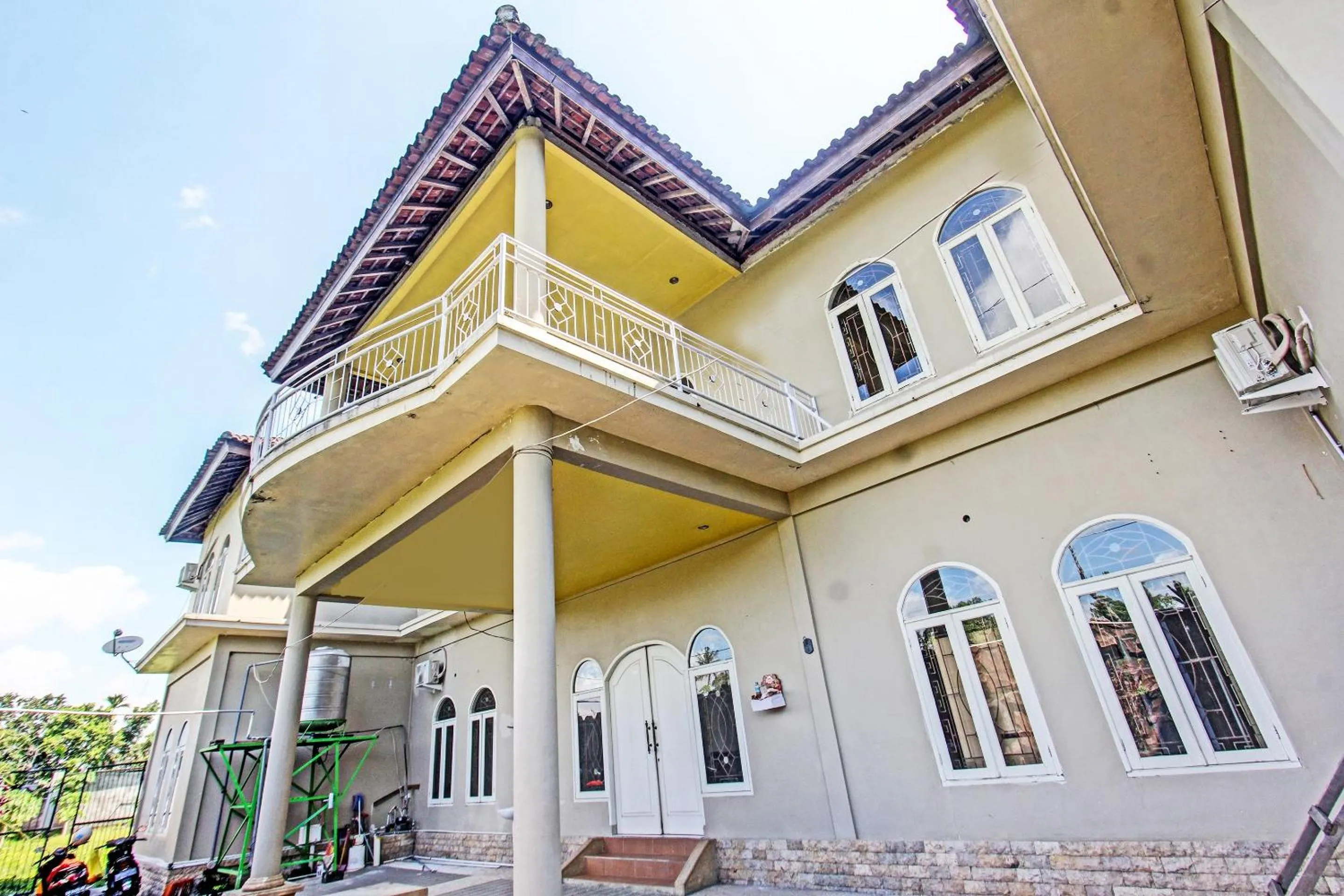 Facade/entrance in Hotel O Ayu Bypass MansionNearBundaran Gerung