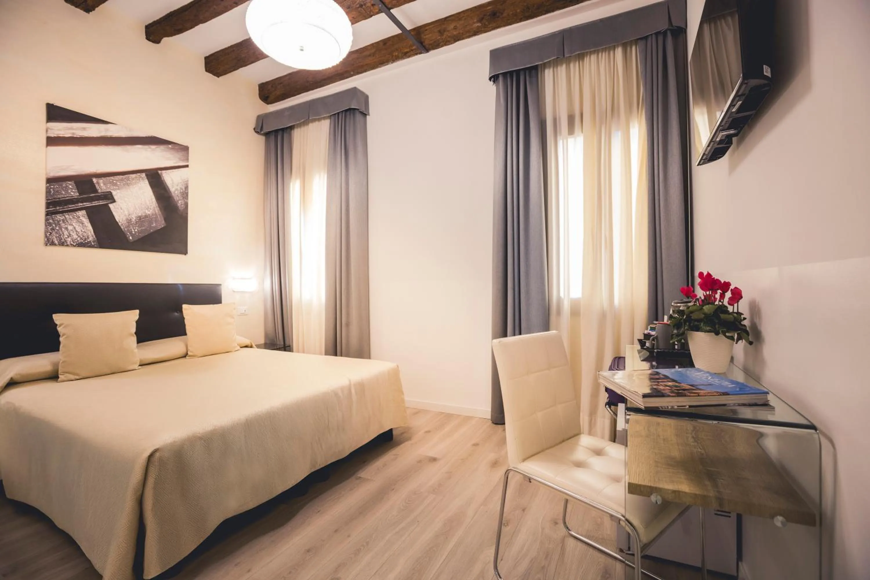 Bedroom, Bed in Locanda Ca' Lucrezia