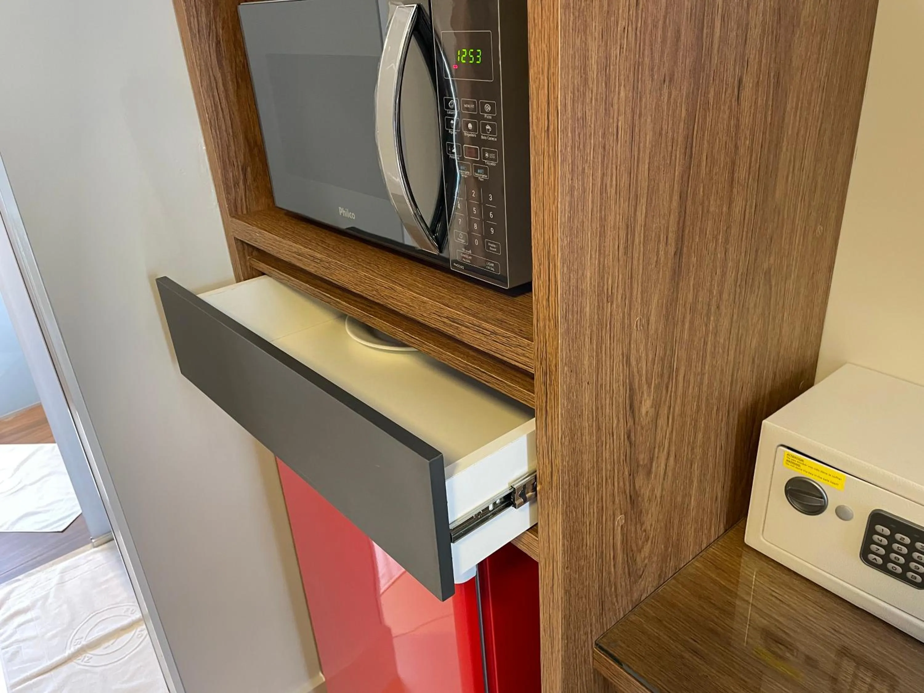 microwave in Araras Apart Service I