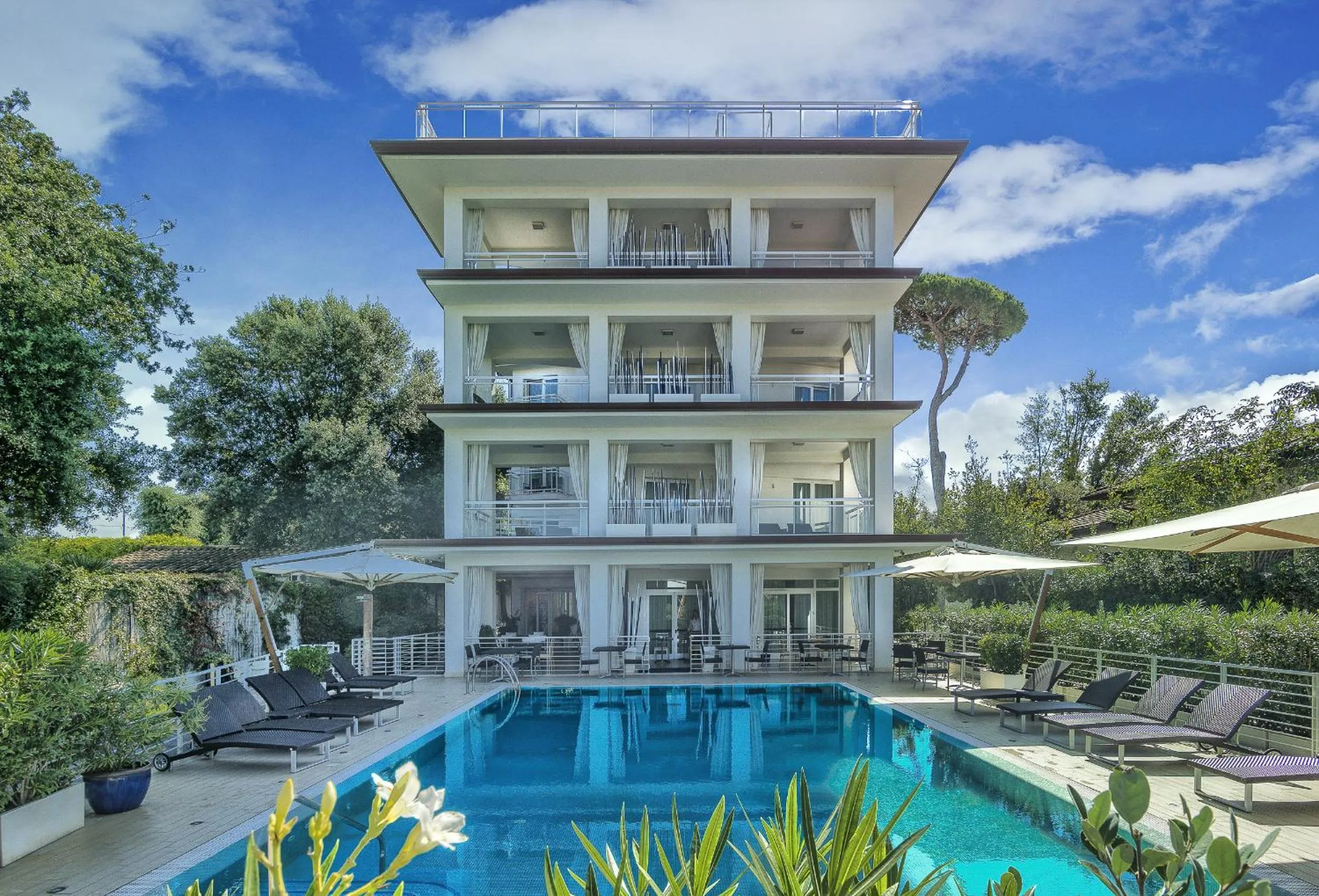 Property building in Hotel Central Park