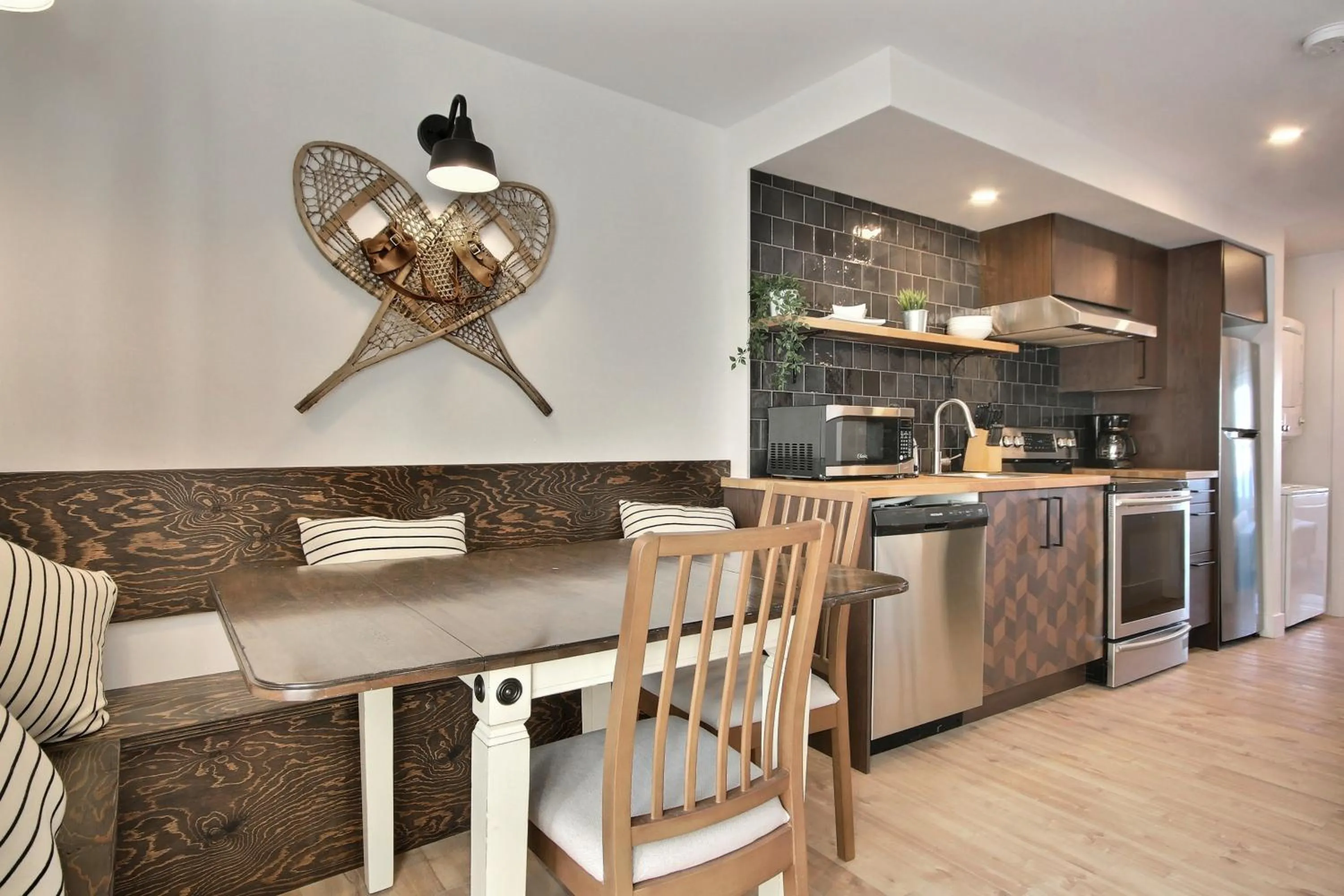 Dining area in North House - Unique and Sunny Top Floor Old Quebec Gem