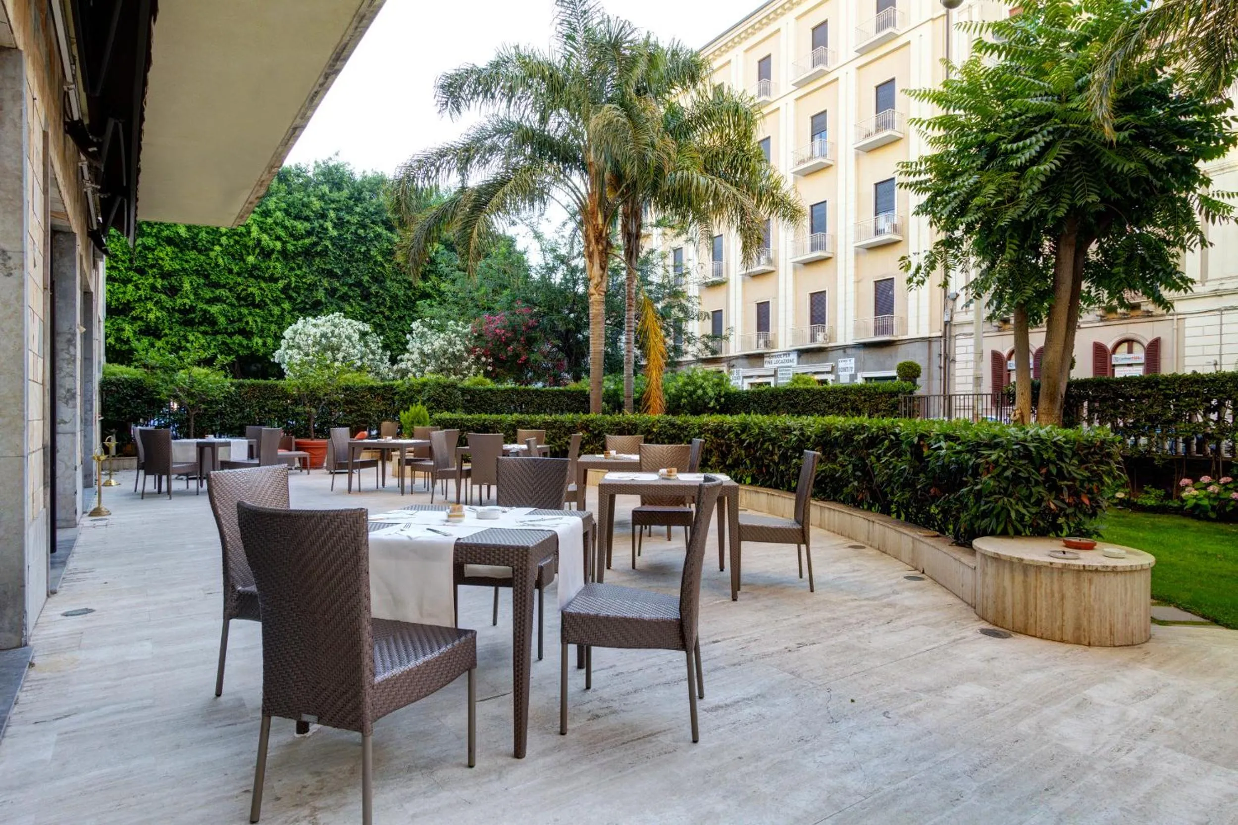 Restaurant/Places to Eat in Mercure Catania Excelsior