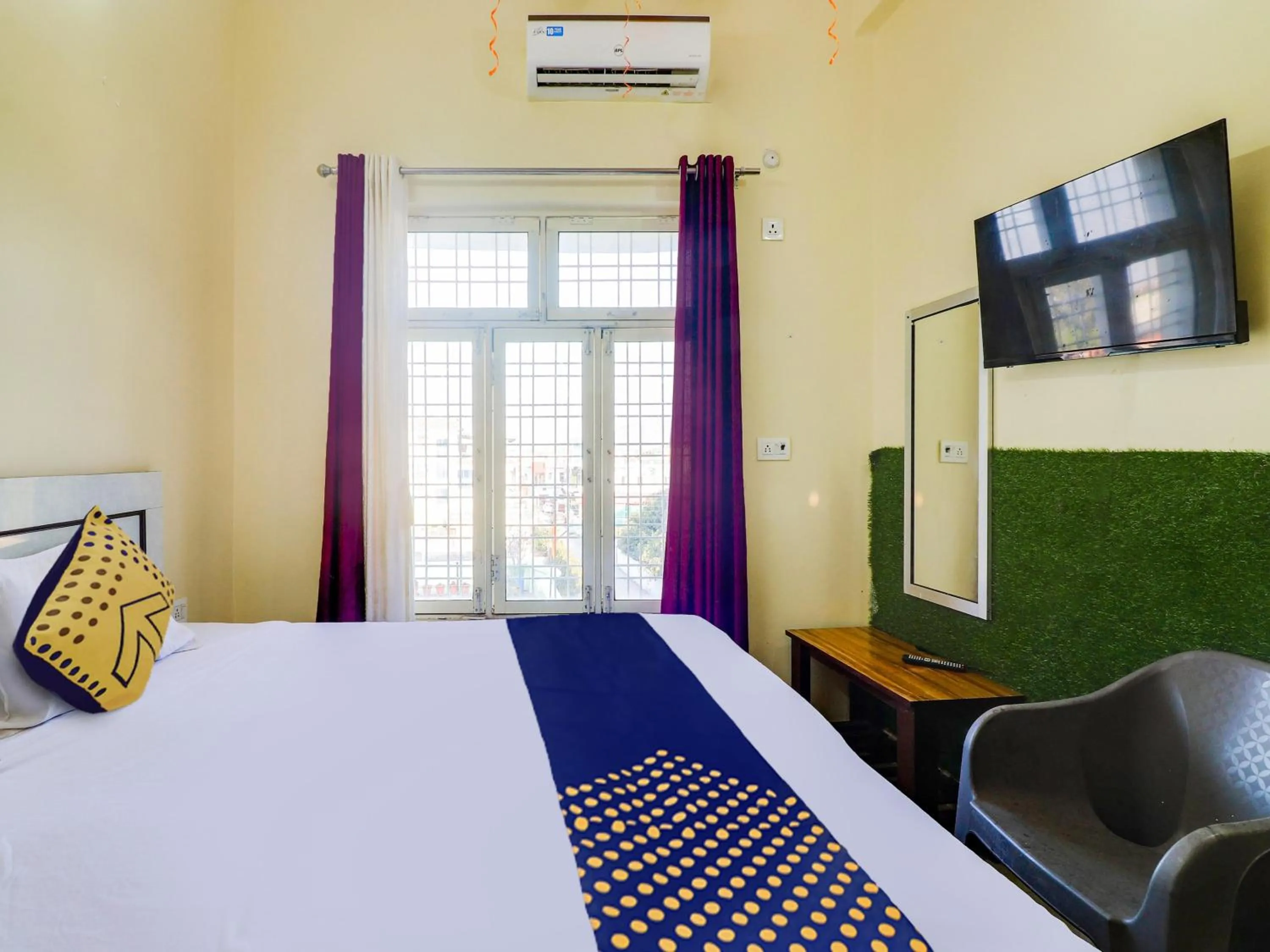 Bedroom in Hotel O Mount View