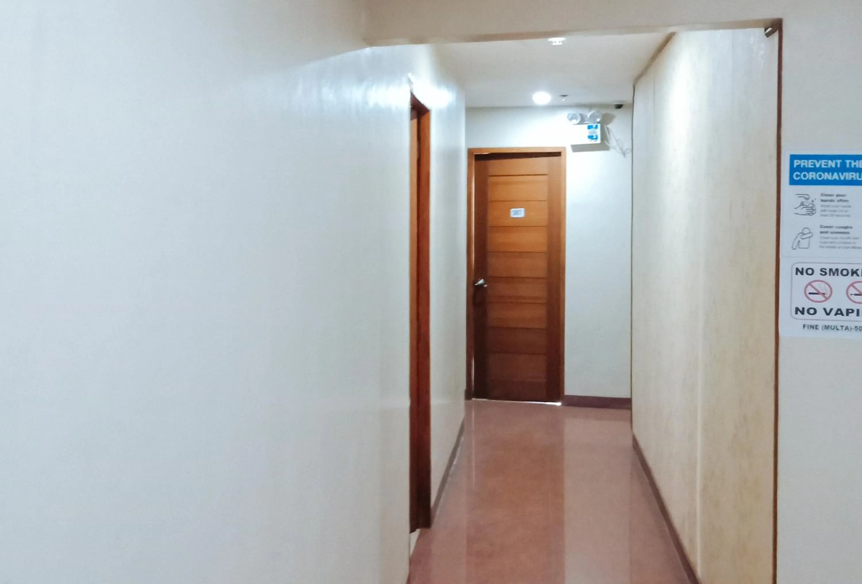 Lobby or reception in RedDoorz @ H.F. Golden Travellers Inn