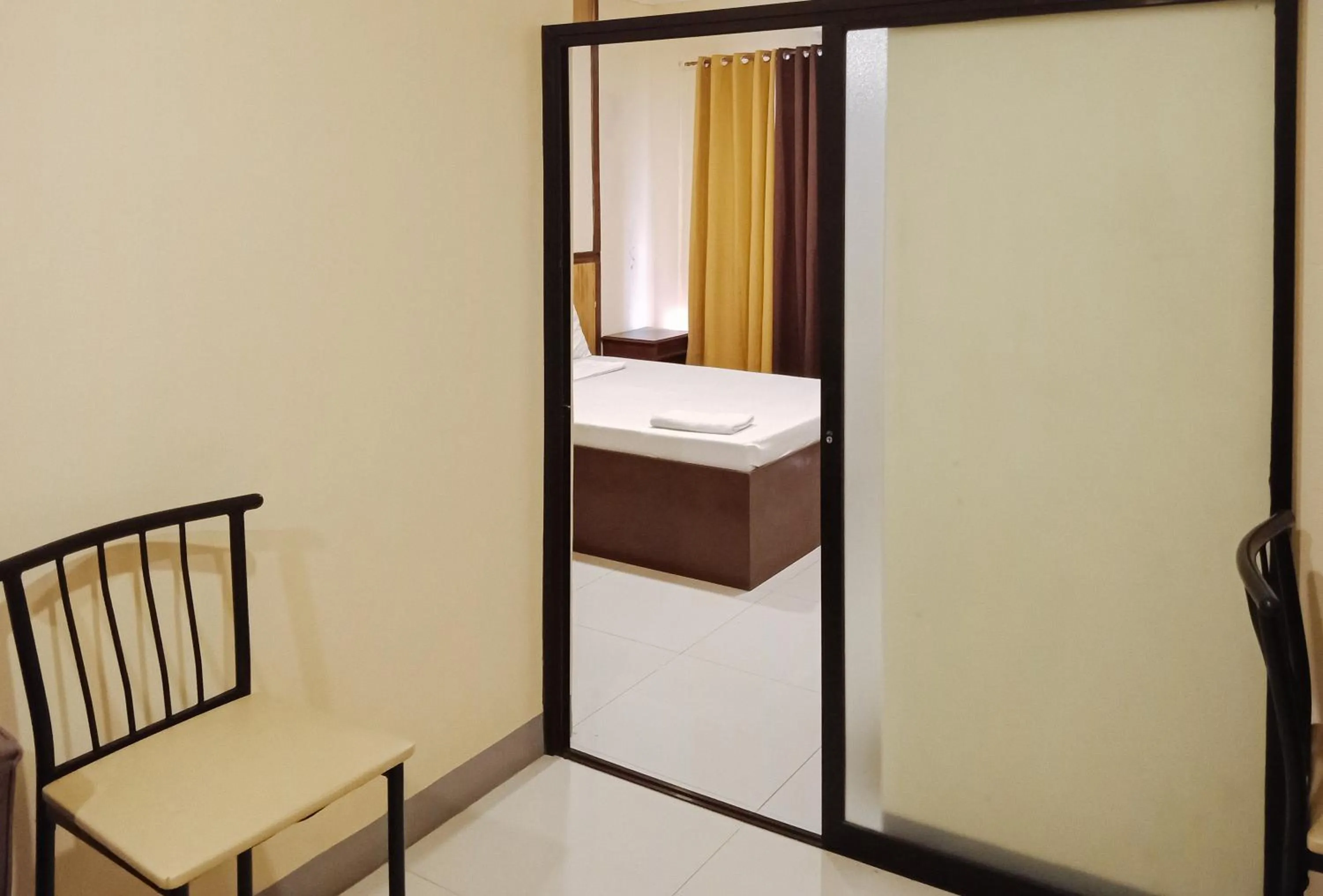 Bedroom, Bed in RedDoorz @ H.F. Golden Travellers Inn