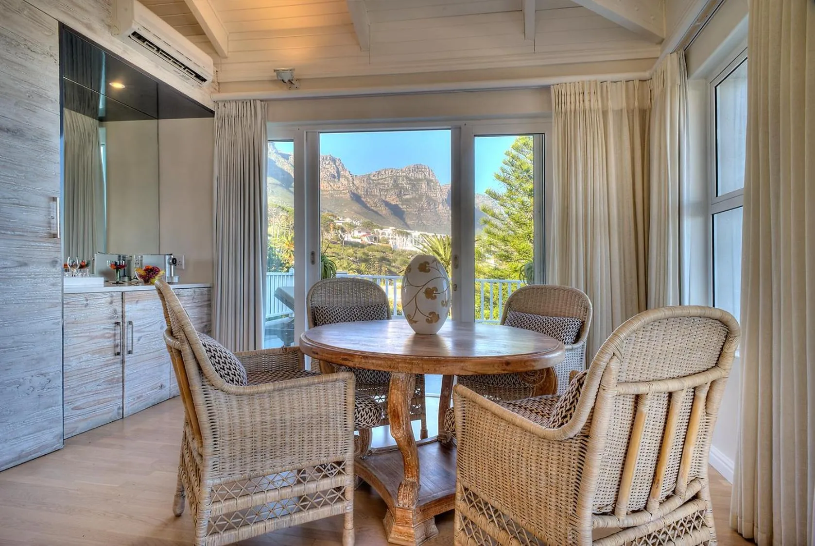 Living room in Sea Five Boutique Hotel