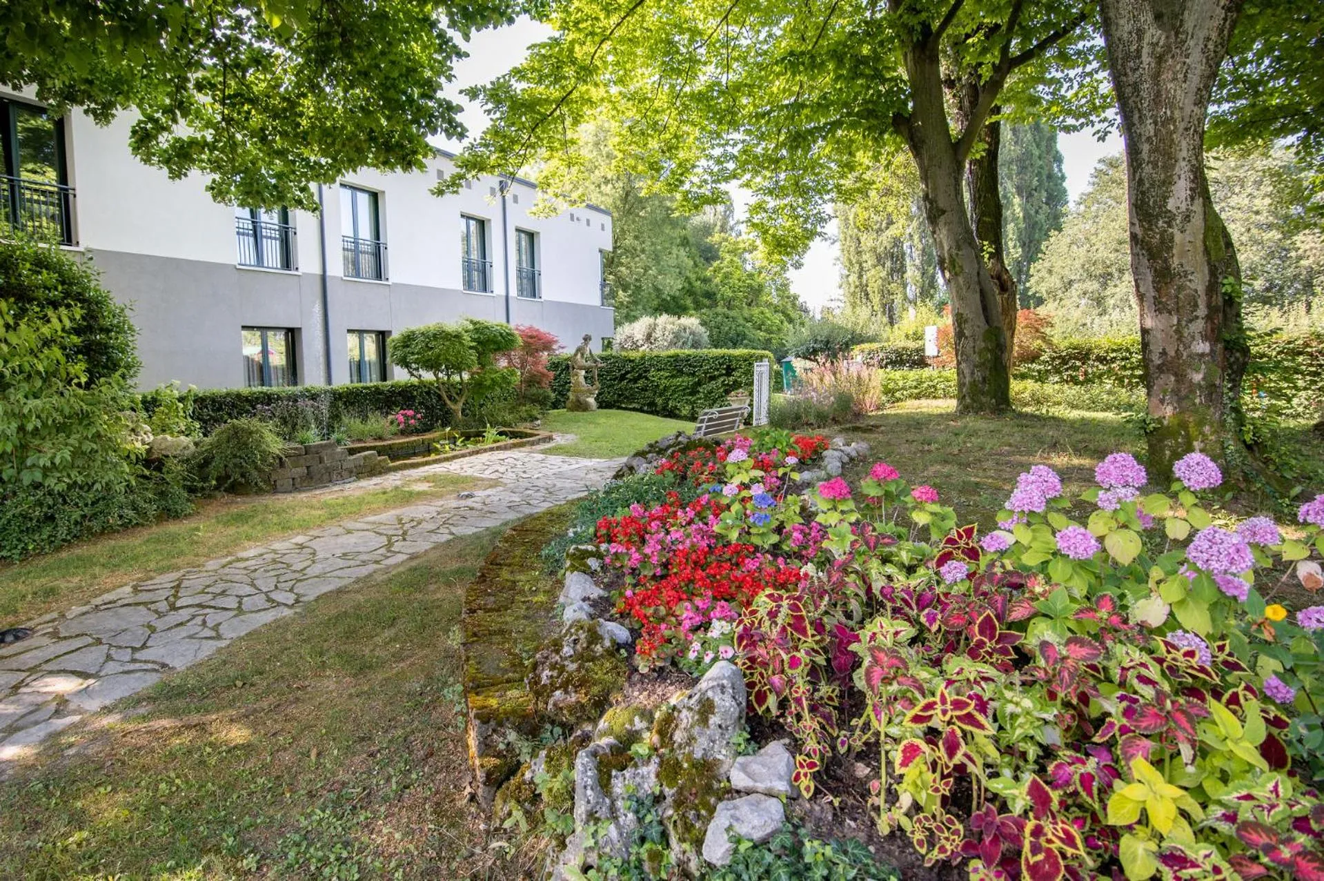 Garden view in Hotel all'Orso