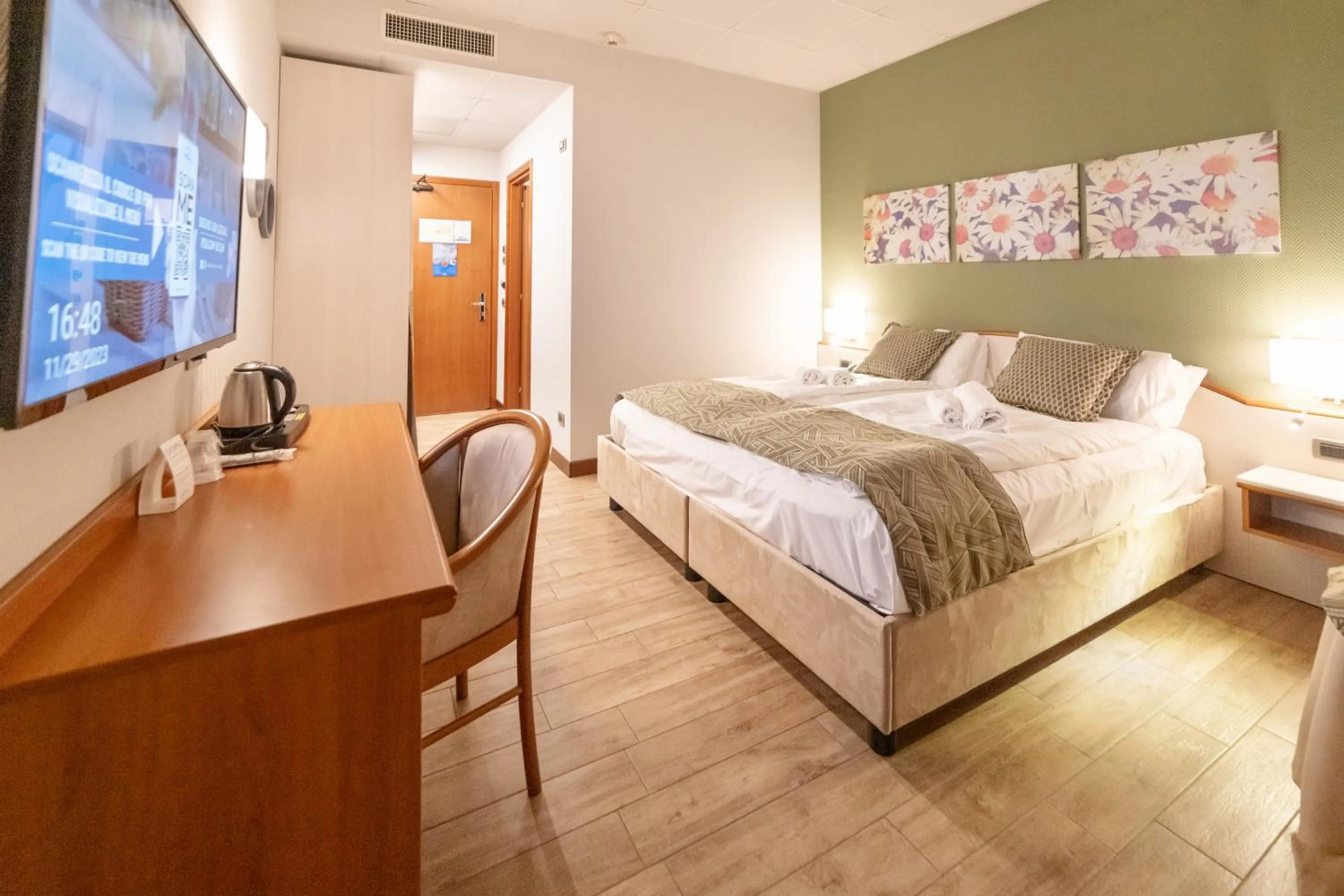 Bedroom, Bed in Hotel all'Orso