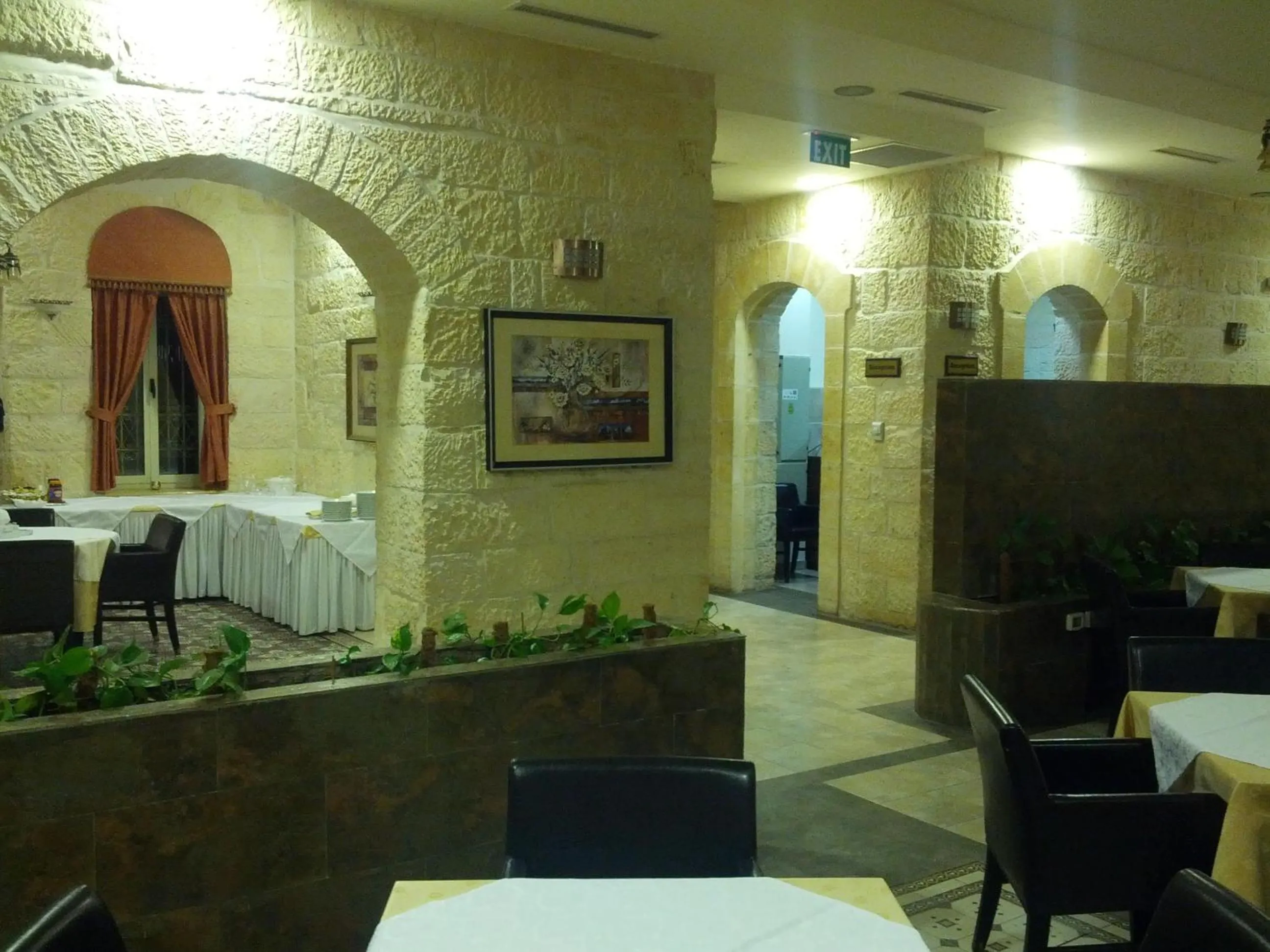 Restaurant/places to eat in Alhambra Palace Hotel Suites - Ramallah