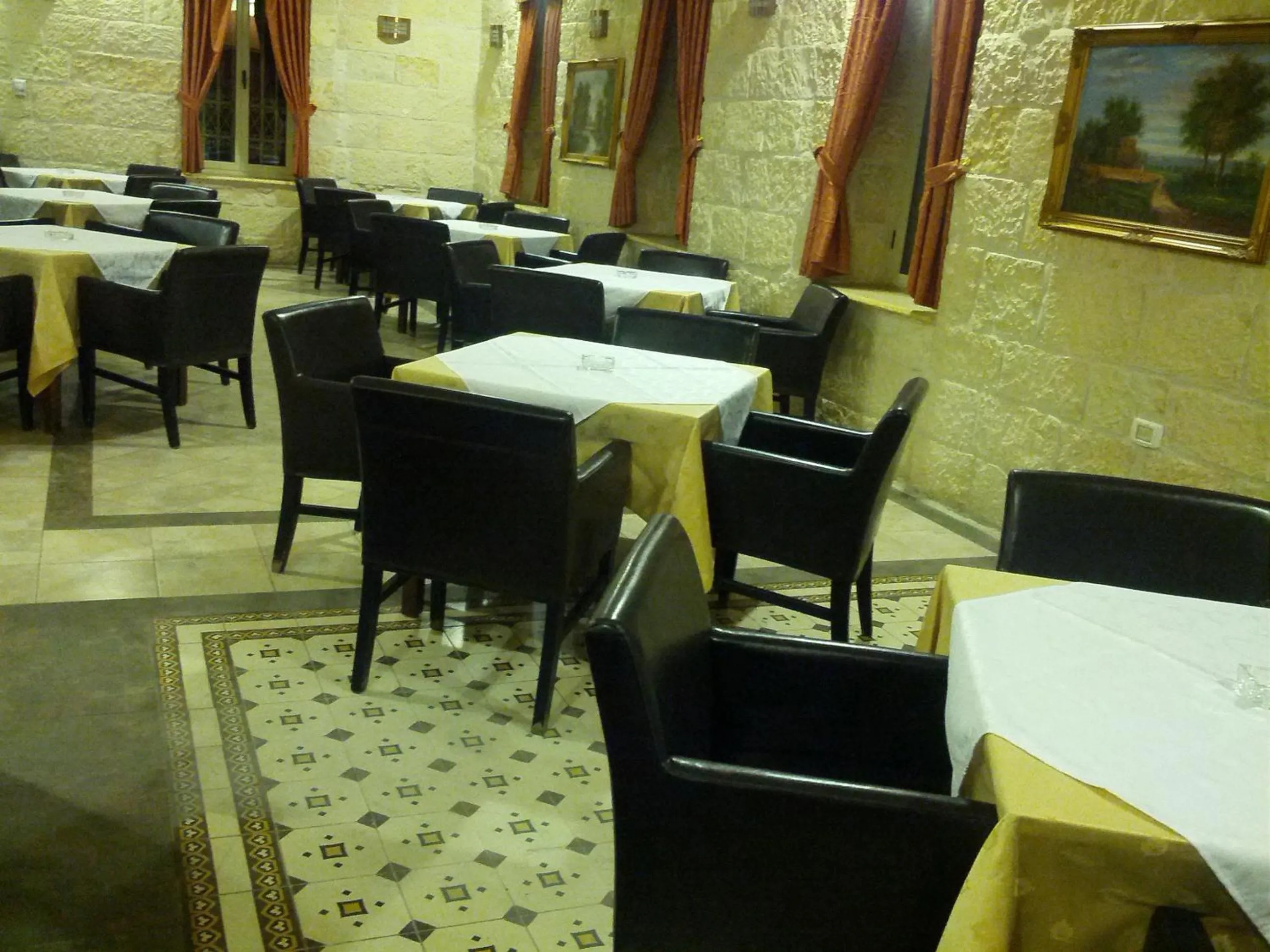 Restaurant/places to eat in Alhambra Palace Hotel Suites - Ramallah