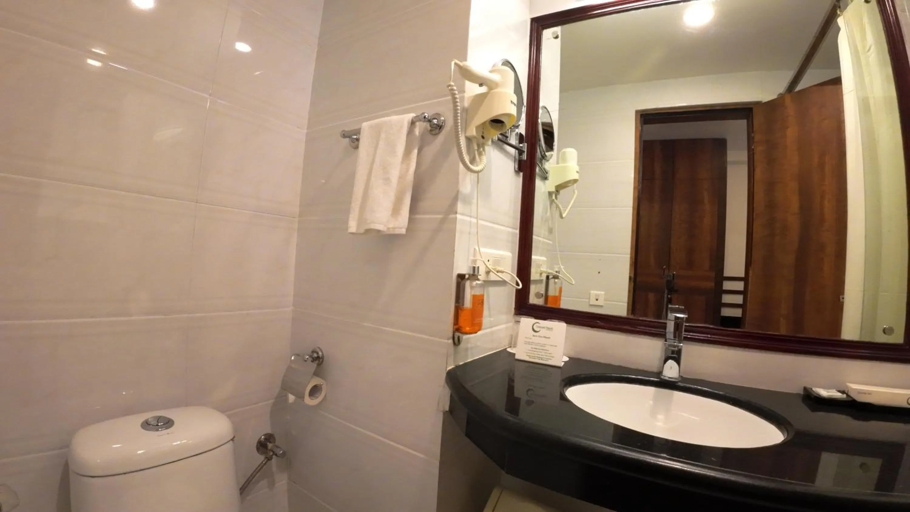 Bathroom in Crescent Resort, Darjeeling