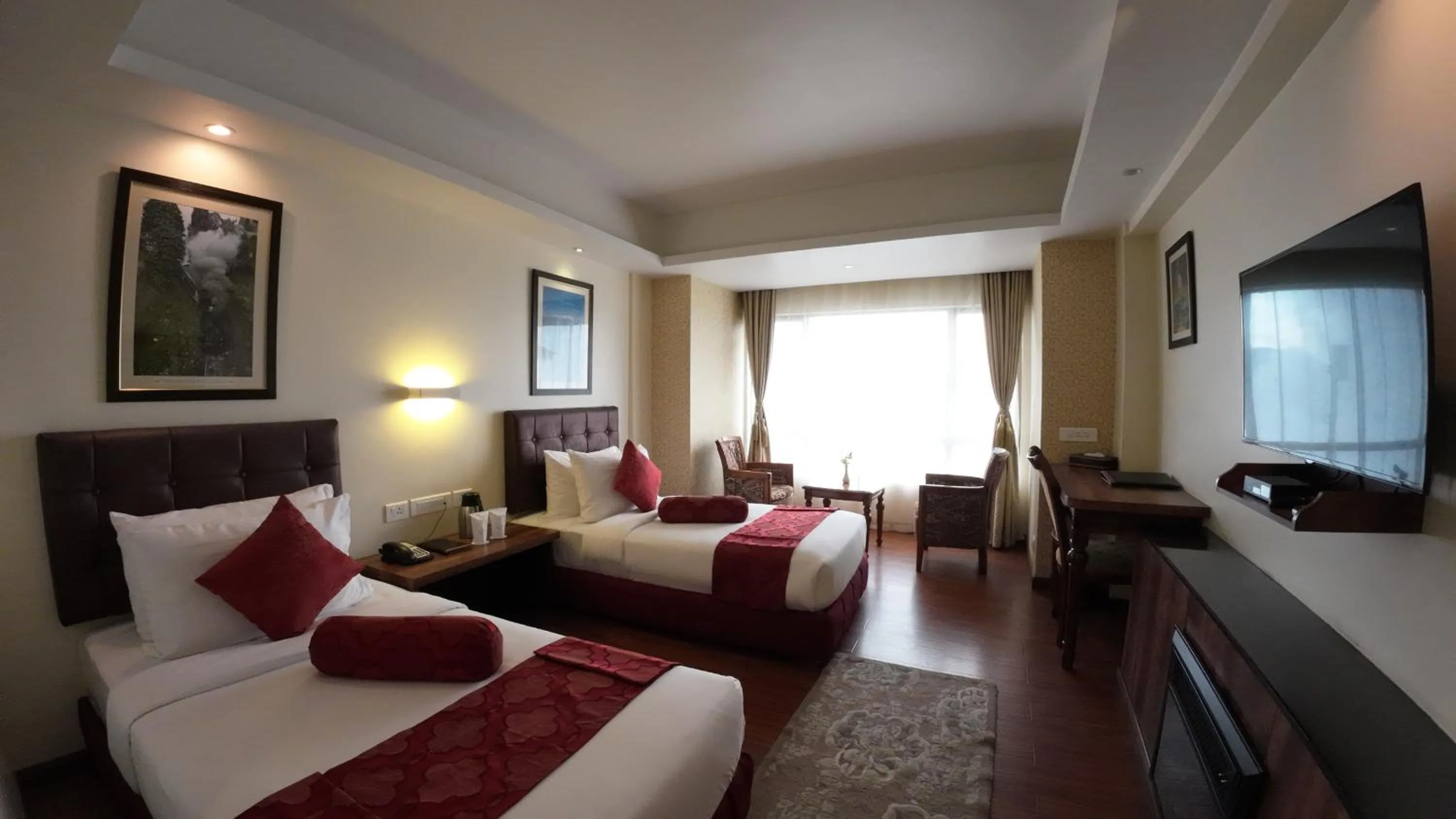 Bedroom, Bed in Crescent Resort, Darjeeling