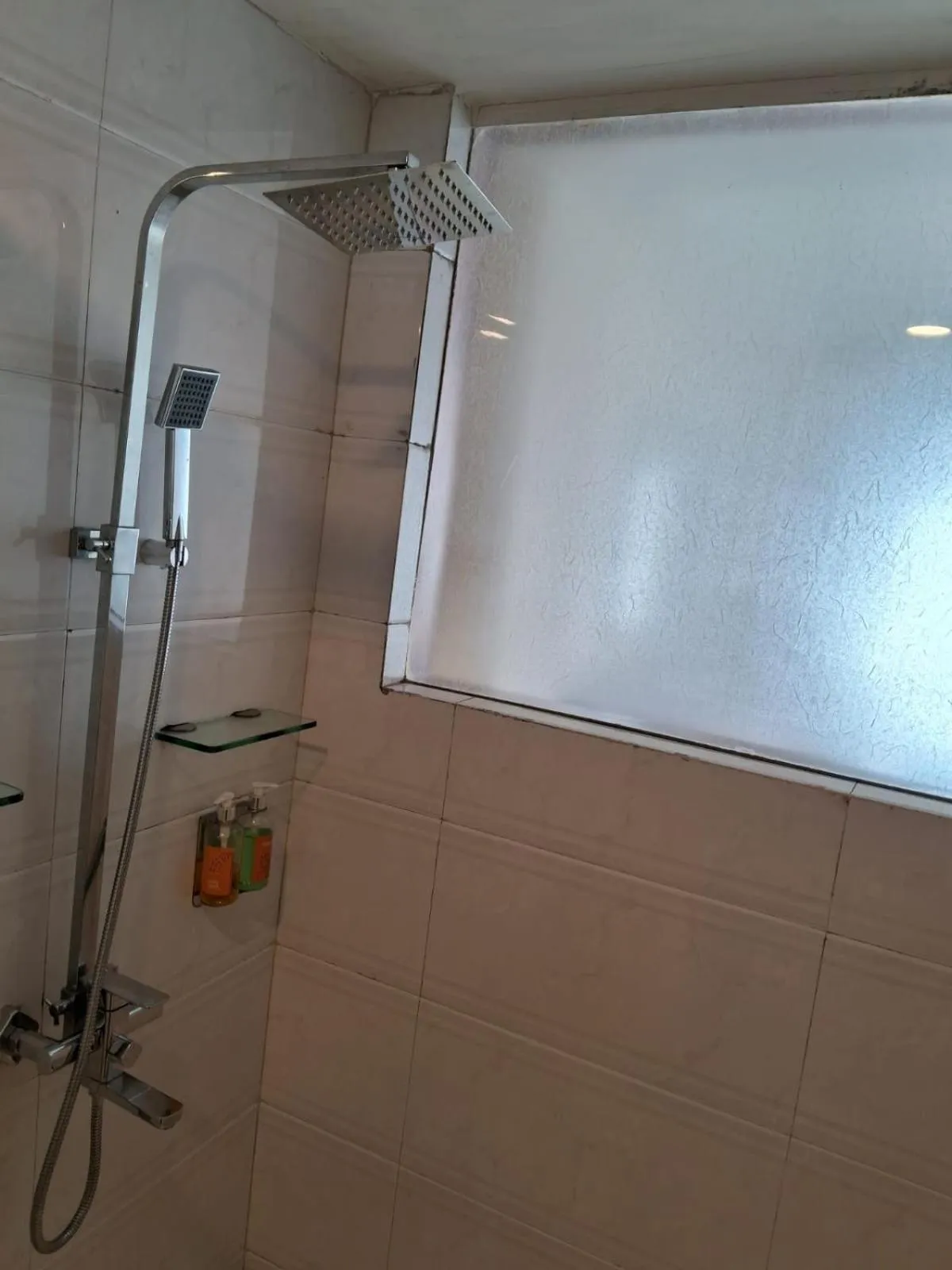 Shower in Crescent Resort, Darjeeling