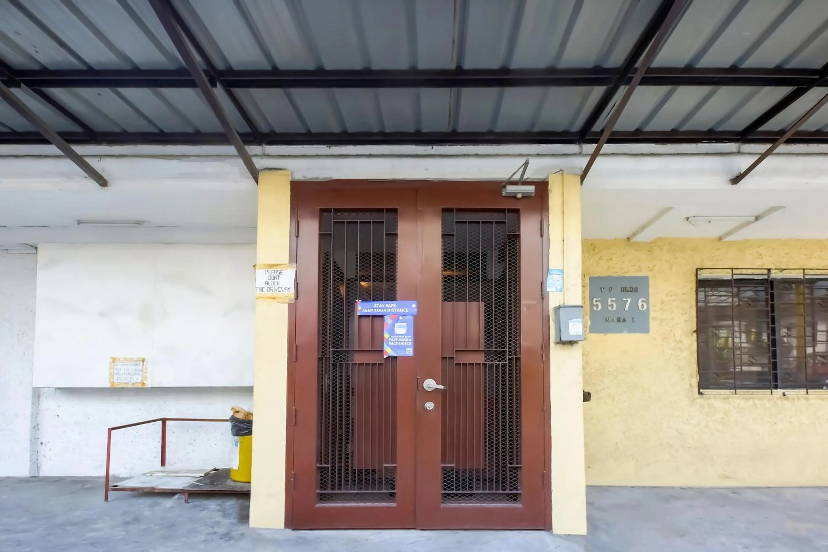 Facade/entrance in Super OYO 856 City Stay Inns Slex Makati