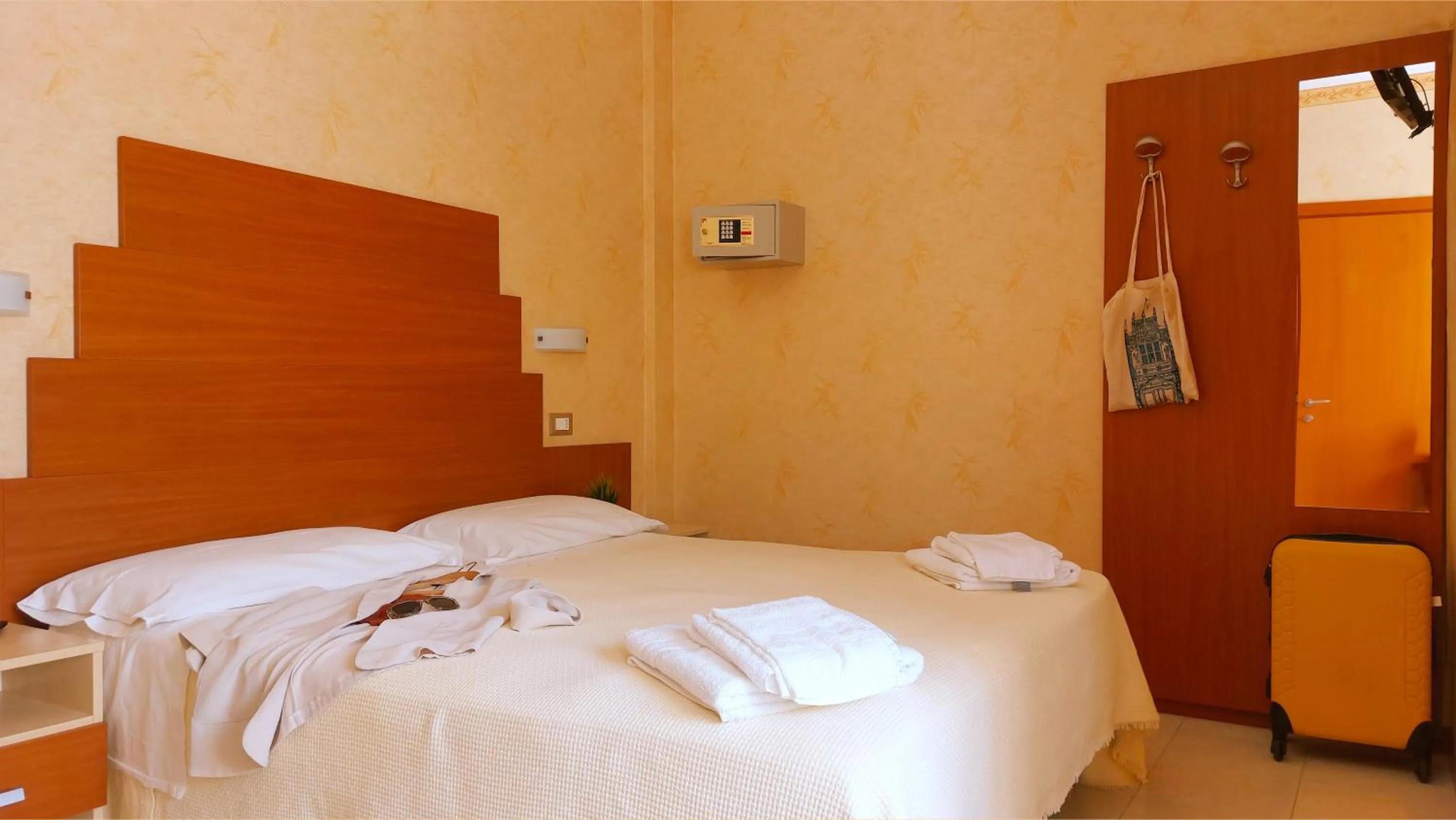 Bedroom, Bed in Hotel Condor