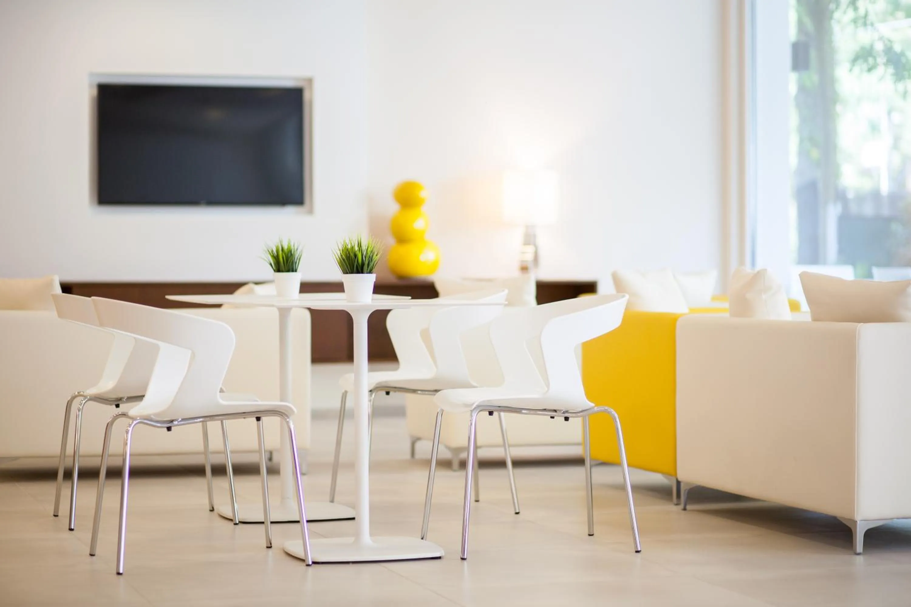 Communal lounge/ TV room in Hotel Condor